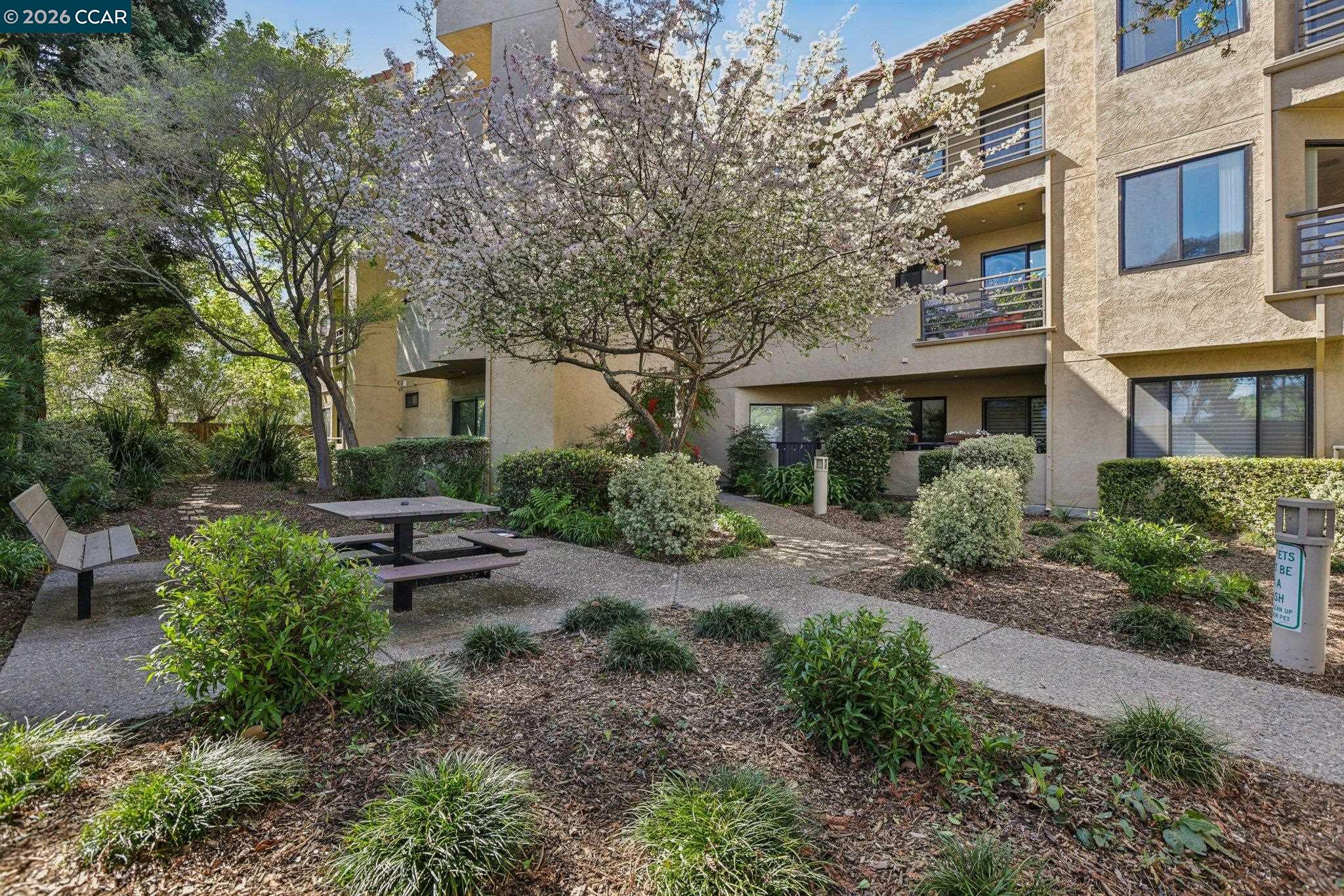 Detail Gallery Image 38 of 43 For 1201 Alta Vista Drive #106,  Walnut Creek,  CA 94596-4628 - 2 Beds | 2 Baths