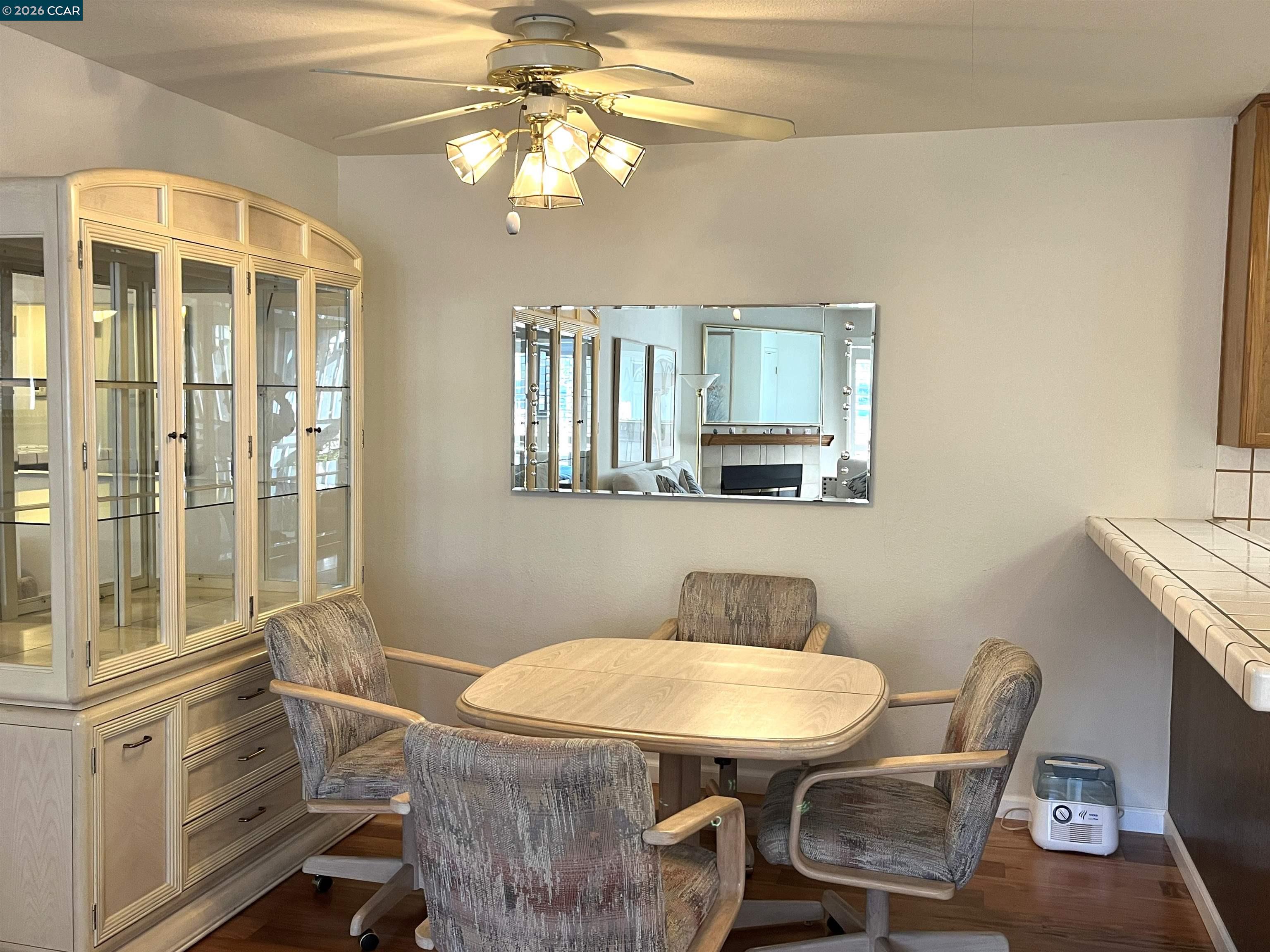 Detail Gallery Image 5 of 21 For 216 Glenwood, Hercules,  CA 94547-3510 - 3 Beds | 2 Baths