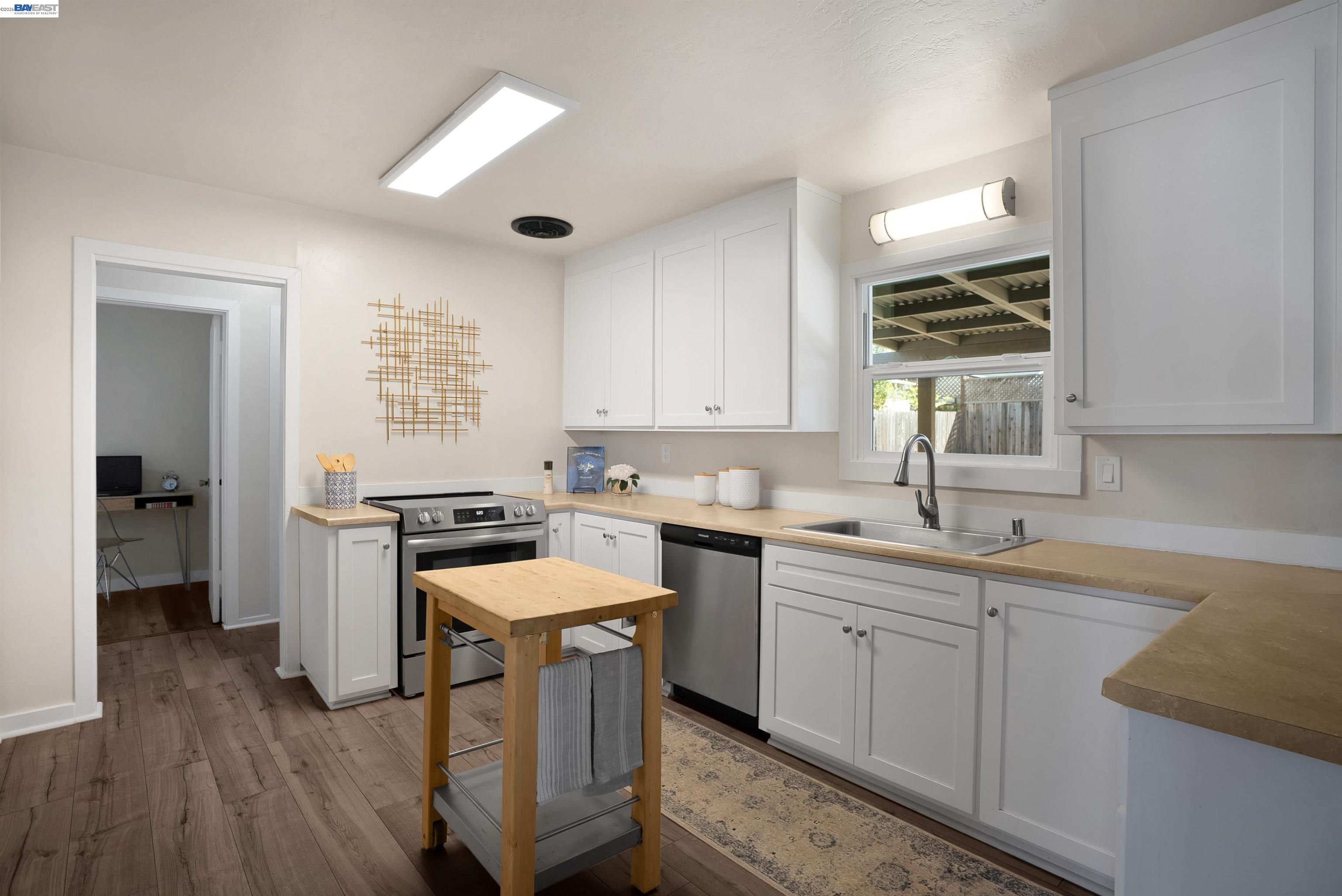 Detail Gallery Image 11 of 26 For 3460 Mayette Ave, Santa Rosa,  CA 95405 - 2 Beds | 1 Baths