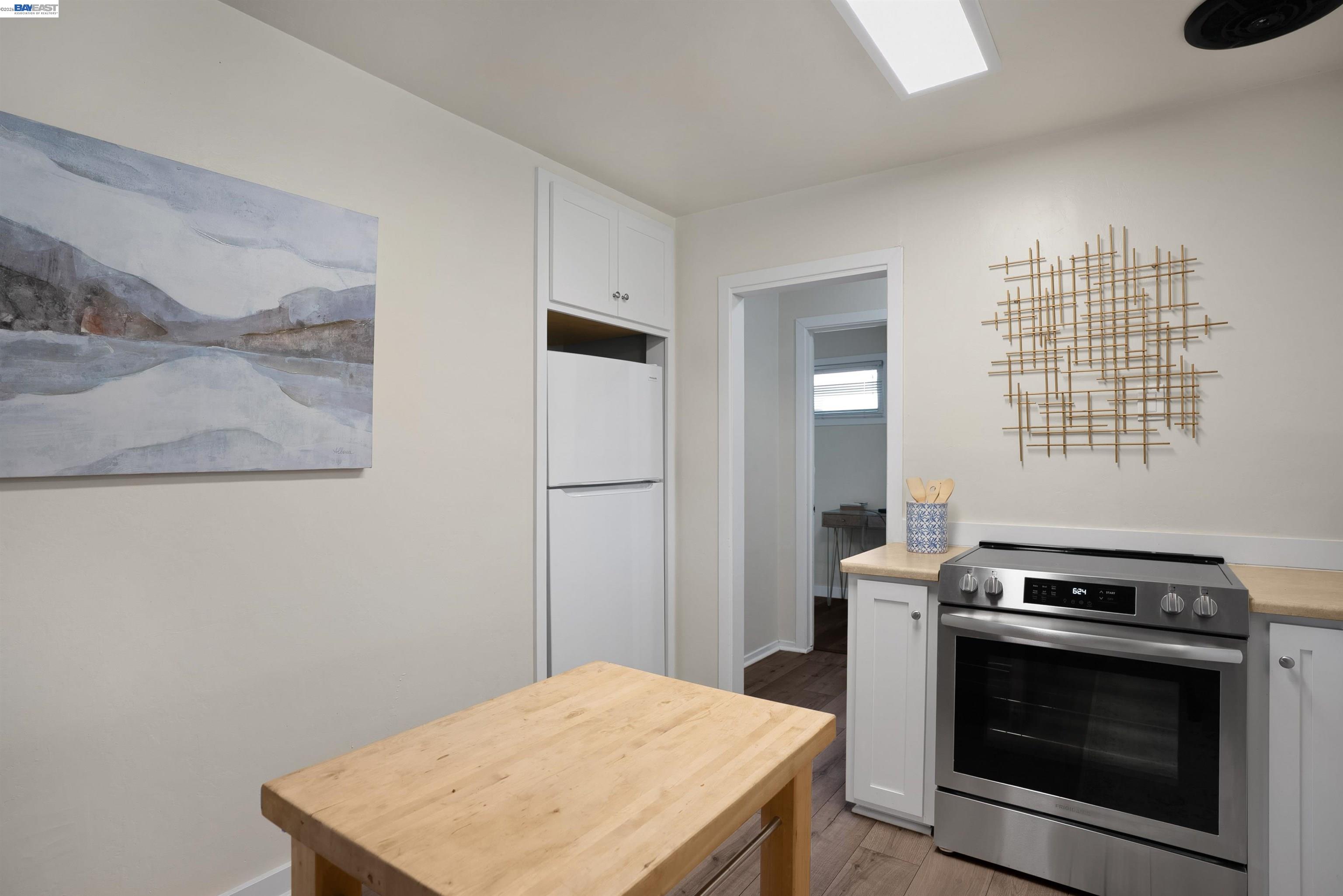 Detail Gallery Image 13 of 26 For 3460 Mayette Ave, Santa Rosa,  CA 95405 - 2 Beds | 1 Baths