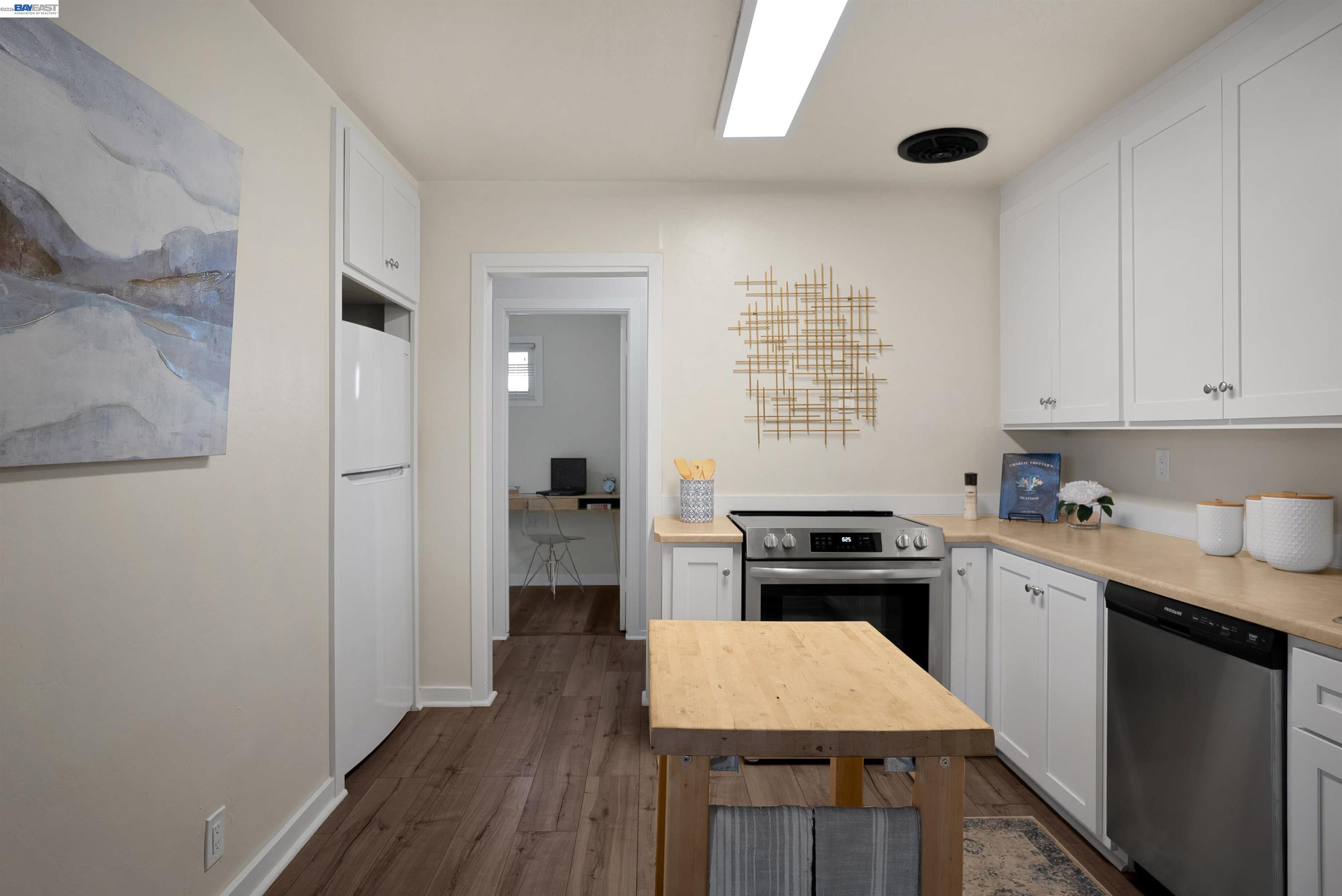 Detail Gallery Image 14 of 26 For 3460 Mayette Ave, Santa Rosa,  CA 95405 - 2 Beds | 1 Baths