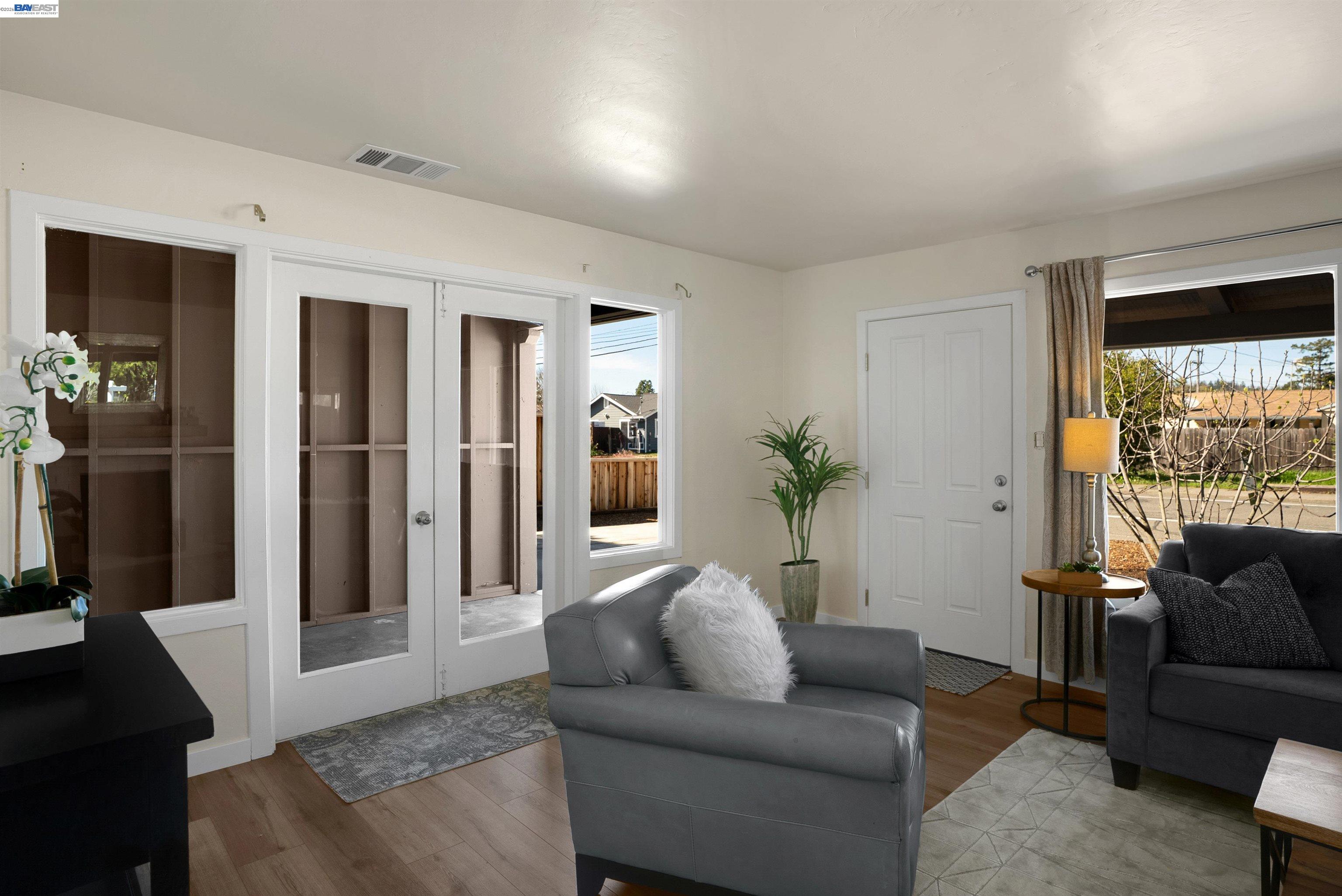 Detail Gallery Image 18 of 26 For 3460 Mayette Ave, Santa Rosa,  CA 95405 - 2 Beds | 1 Baths