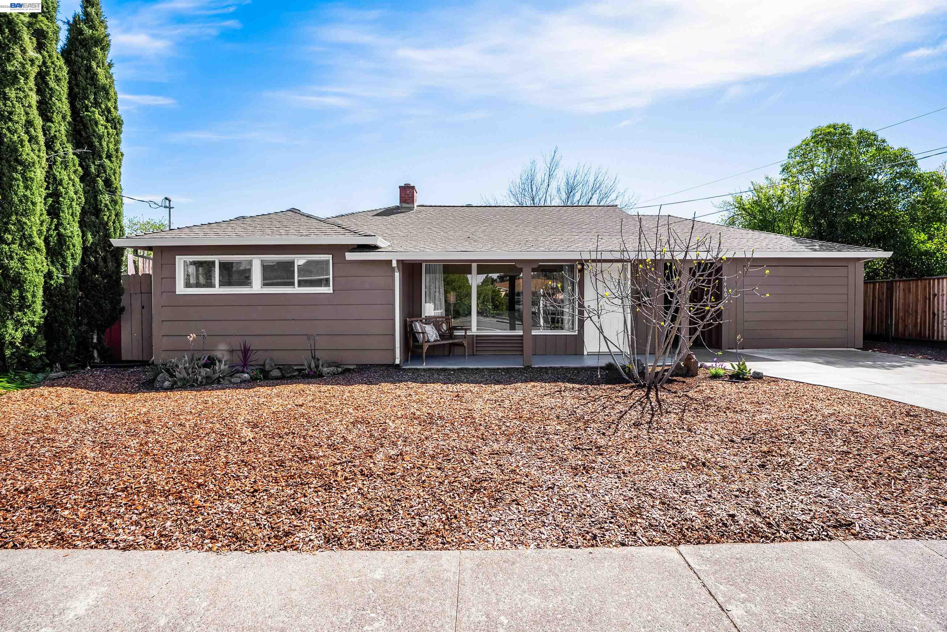 Detail Gallery Image 3 of 26 For 3460 Mayette Ave, Santa Rosa,  CA 95405 - 2 Beds | 1 Baths