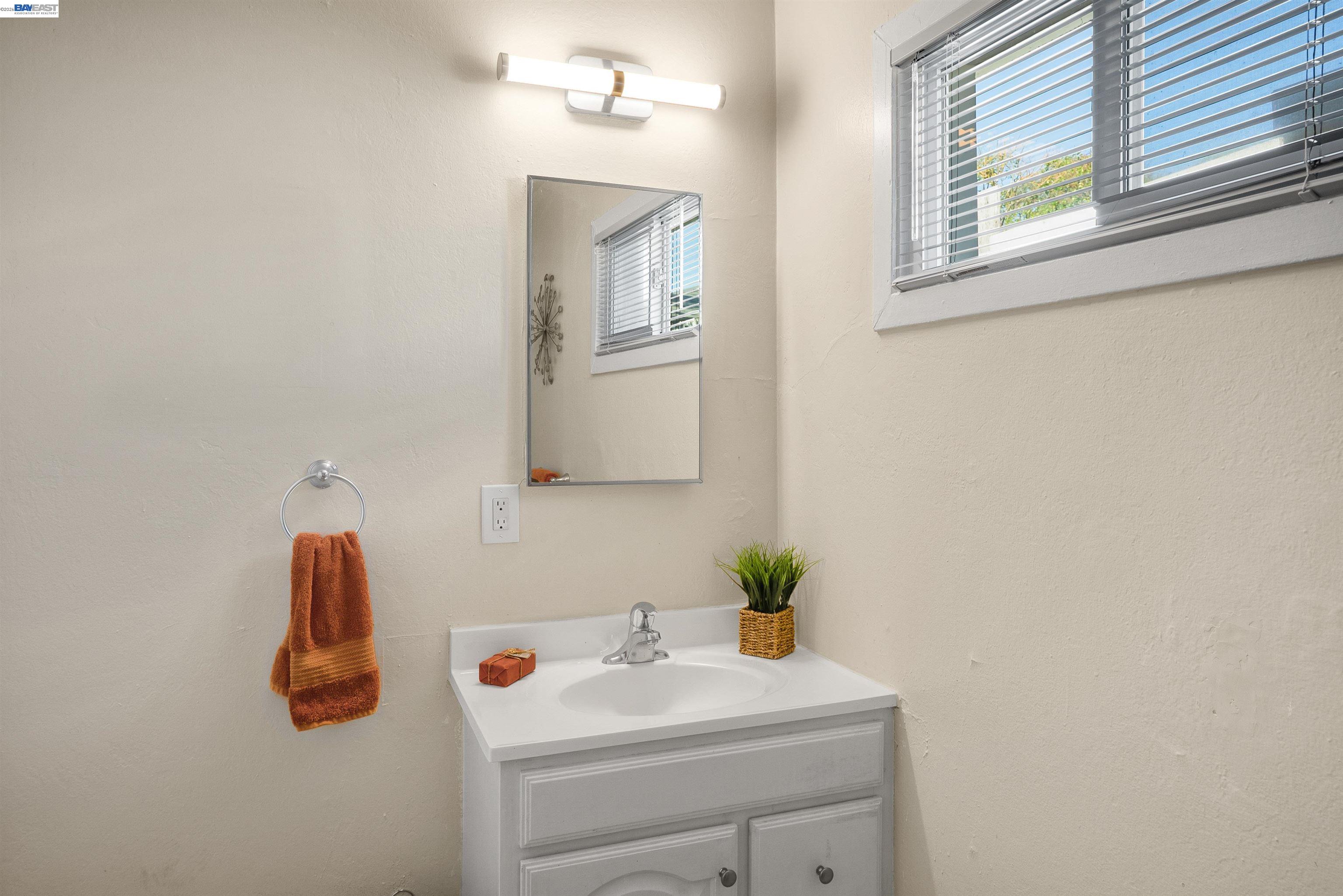 Detail Gallery Image 21 of 26 For 3460 Mayette Ave, Santa Rosa,  CA 95405 - 2 Beds | 1 Baths
