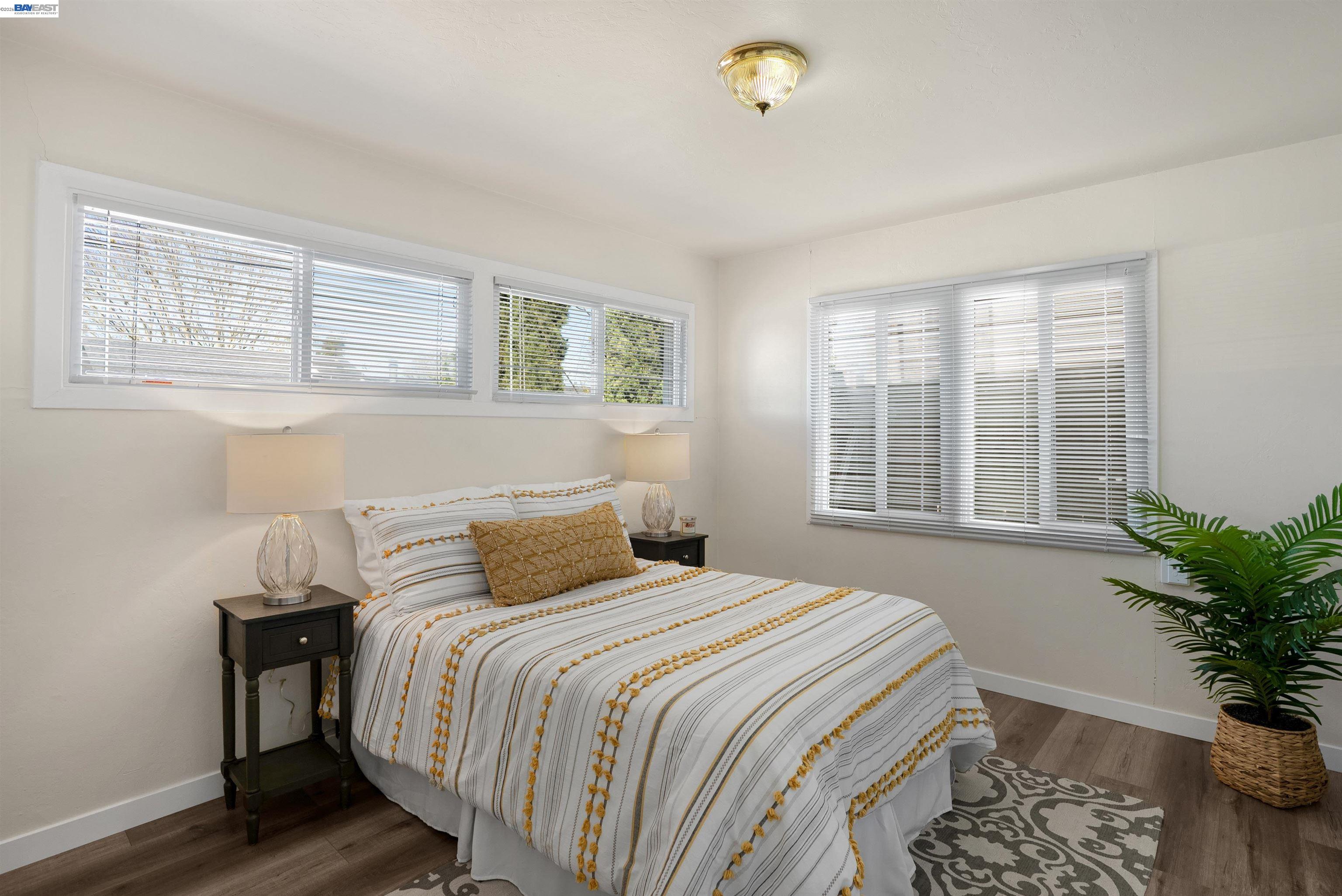 Detail Gallery Image 6 of 26 For 3460 Mayette Ave, Santa Rosa,  CA 95405 - 2 Beds | 1 Baths