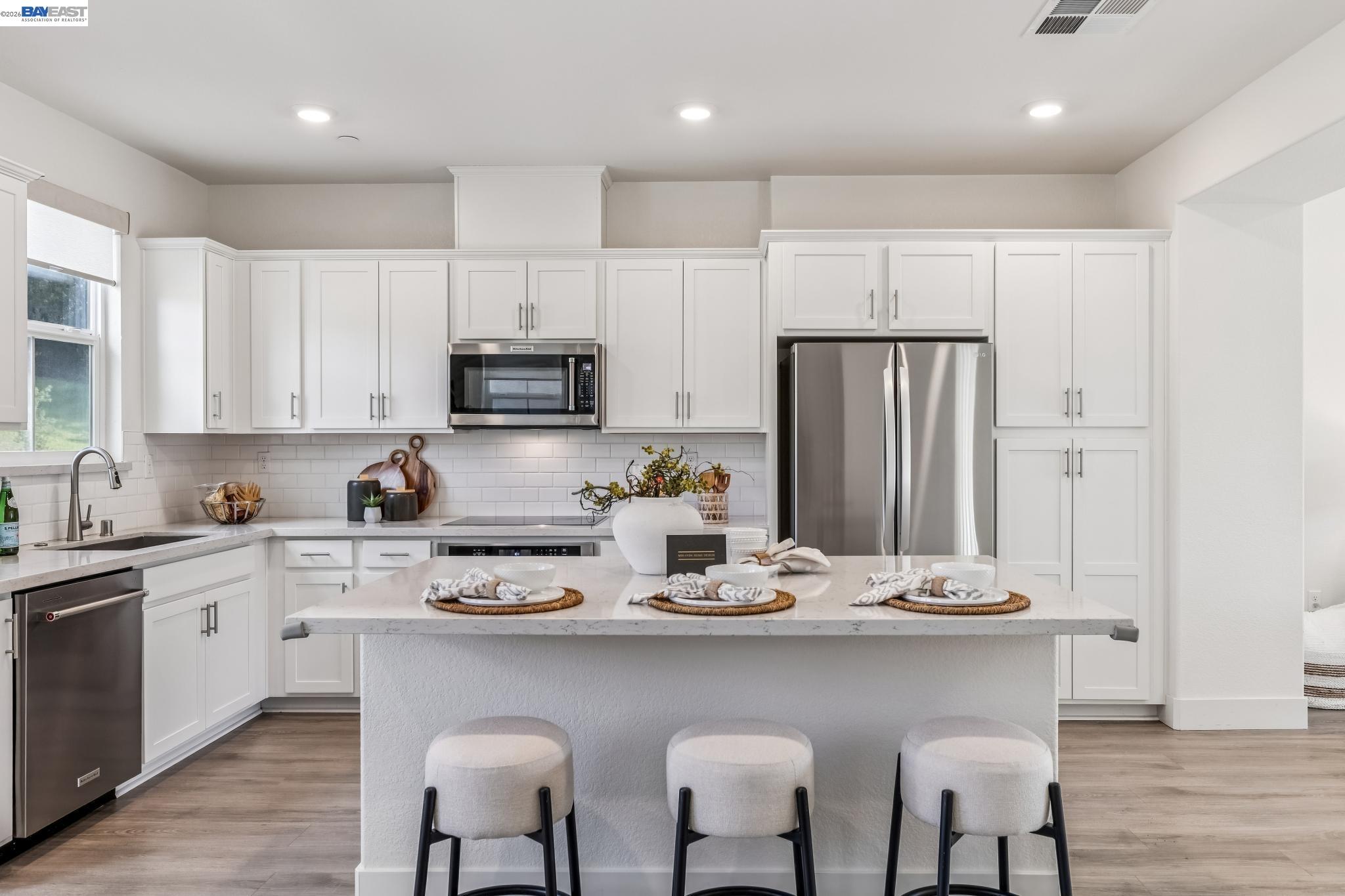 Detail Gallery Image 12 of 60 For 28957 Ashwell Ave, Hayward,  CA 94544 - 3 Beds | 3/1 Baths