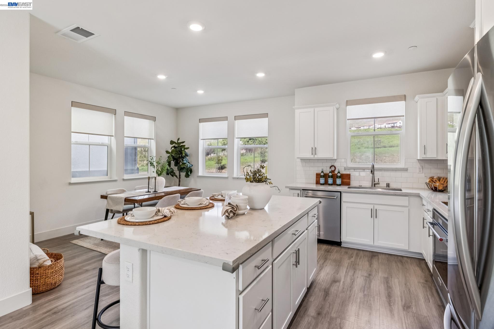 Detail Gallery Image 9 of 60 For 28957 Ashwell Ave, Hayward,  CA 94544 - 3 Beds | 3/1 Baths