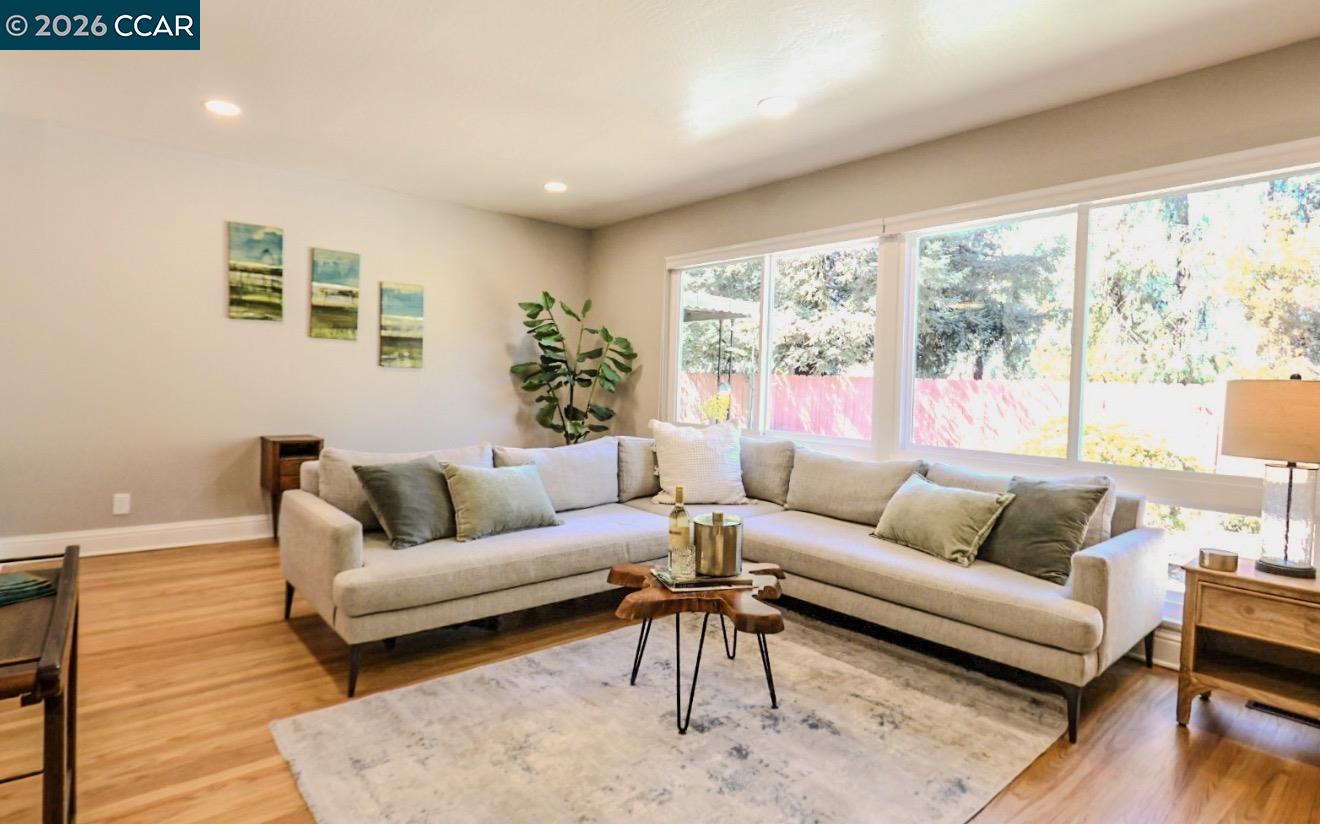 Detail Gallery Image 3 of 11 For 1793 Live Oak Ave, Concord,  CA 94521 - 4 Beds | 2 Baths