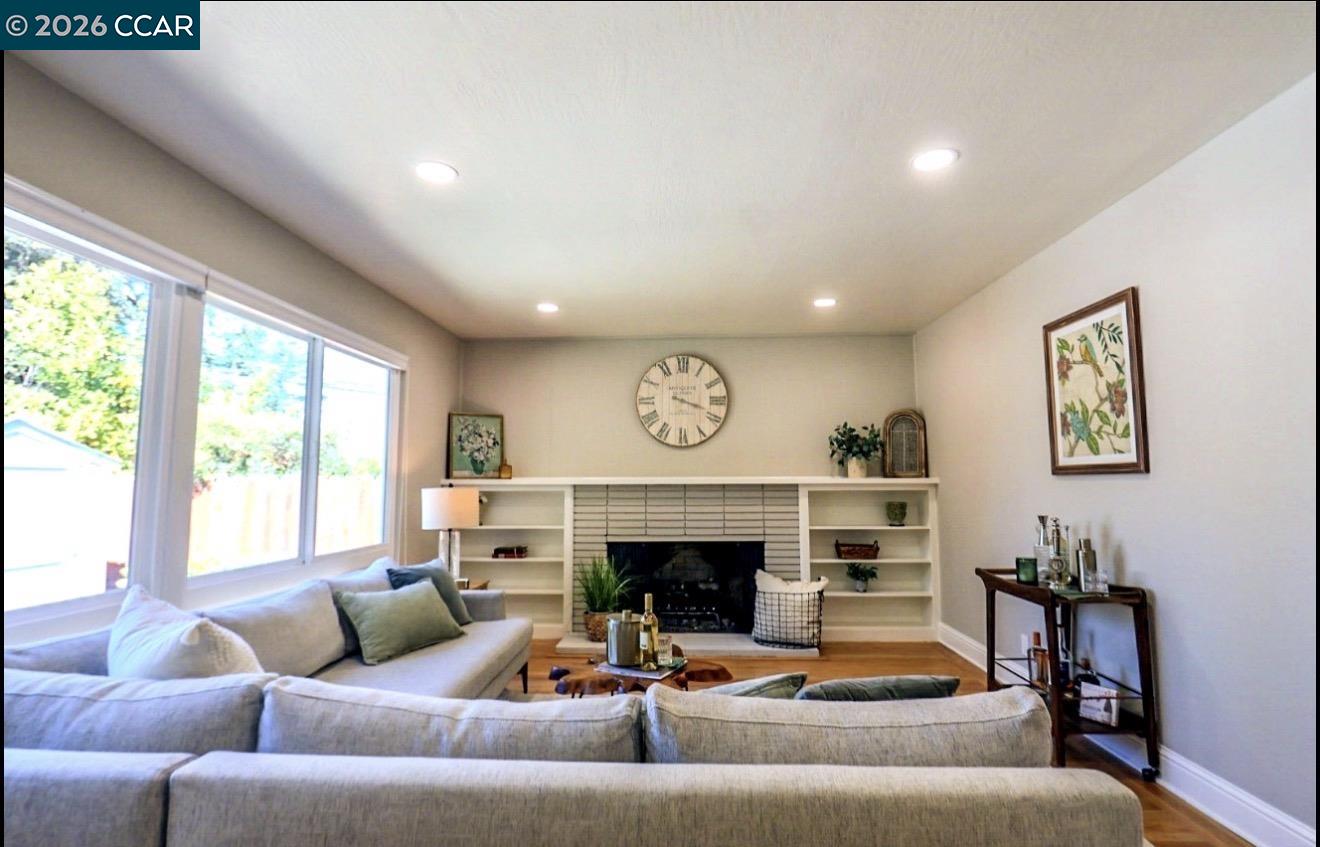 Detail Gallery Image 5 of 11 For 1793 Live Oak Ave, Concord,  CA 94521 - 4 Beds | 2 Baths
