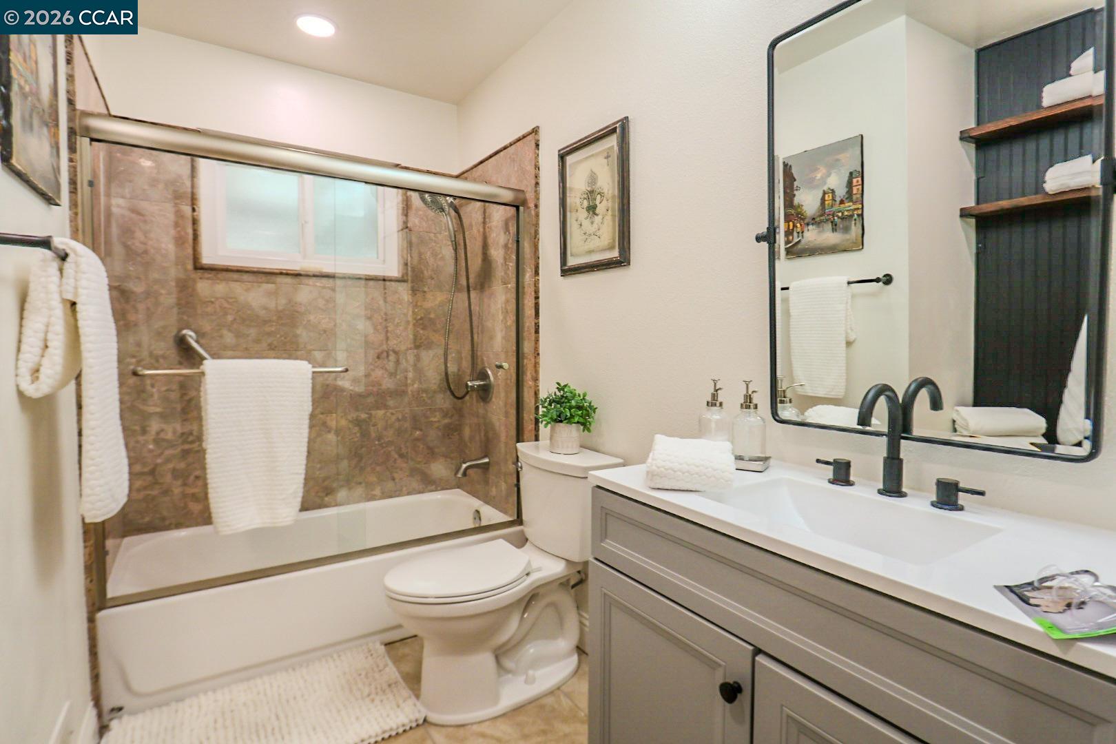 Detail Gallery Image 9 of 11 For 1793 Live Oak Ave, Concord,  CA 94521 - 4 Beds | 2 Baths