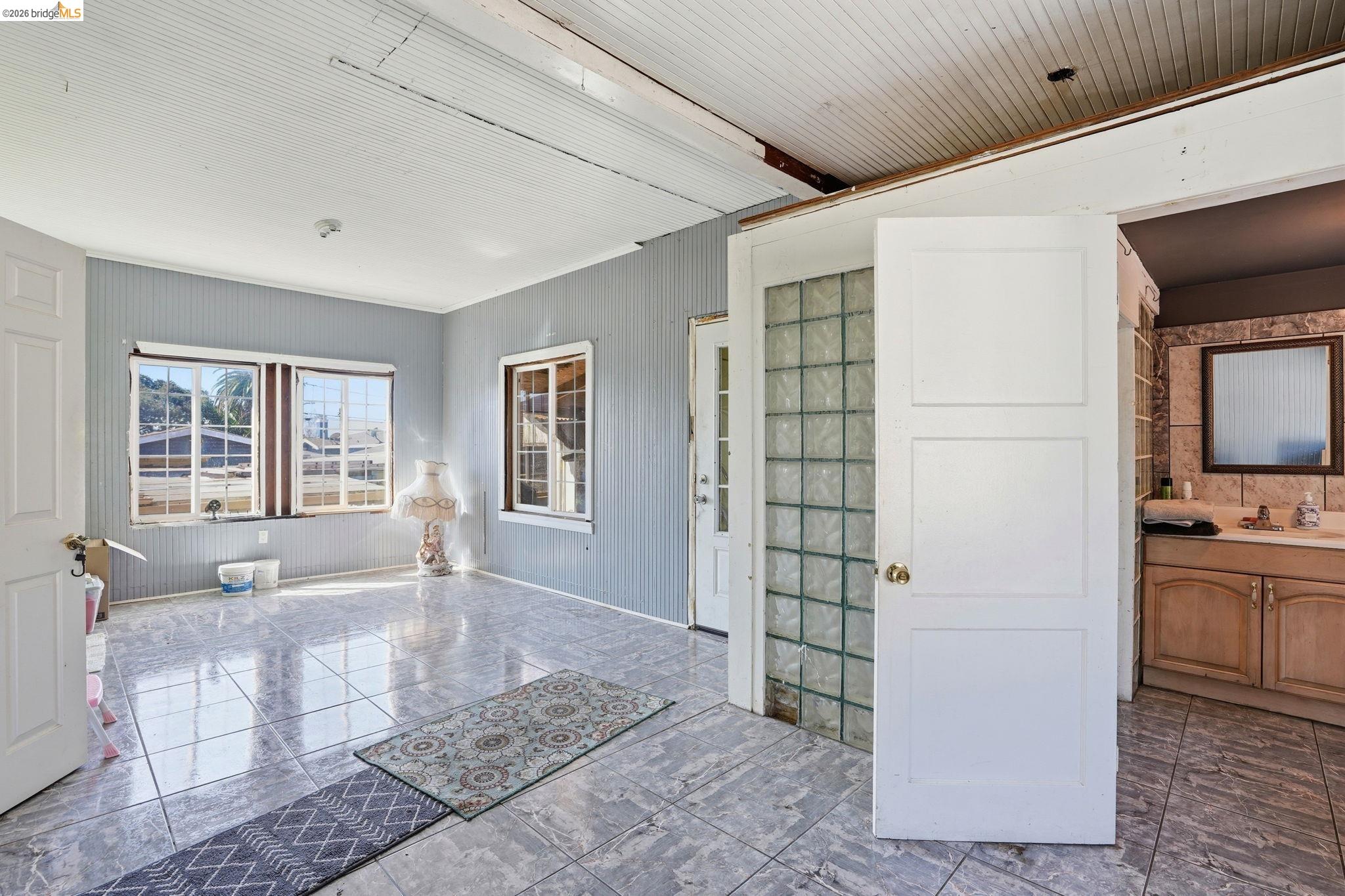 Detail Gallery Image 18 of 28 For 2015 50th Ave, Oakland,  CA 94601 - 3 Beds | 2 Baths