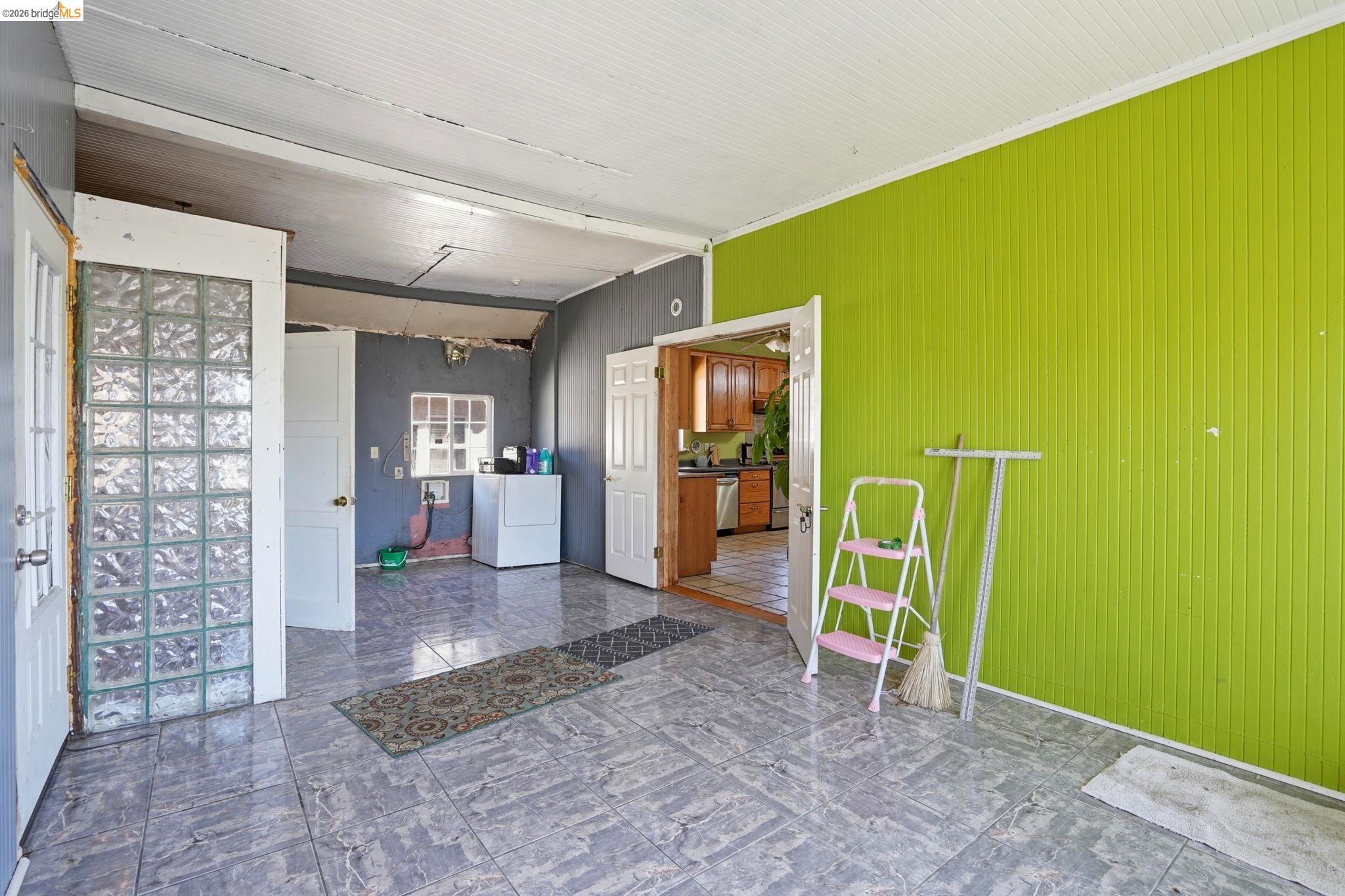 Detail Gallery Image 20 of 28 For 2015 50th Ave, Oakland,  CA 94601 - 3 Beds | 2 Baths