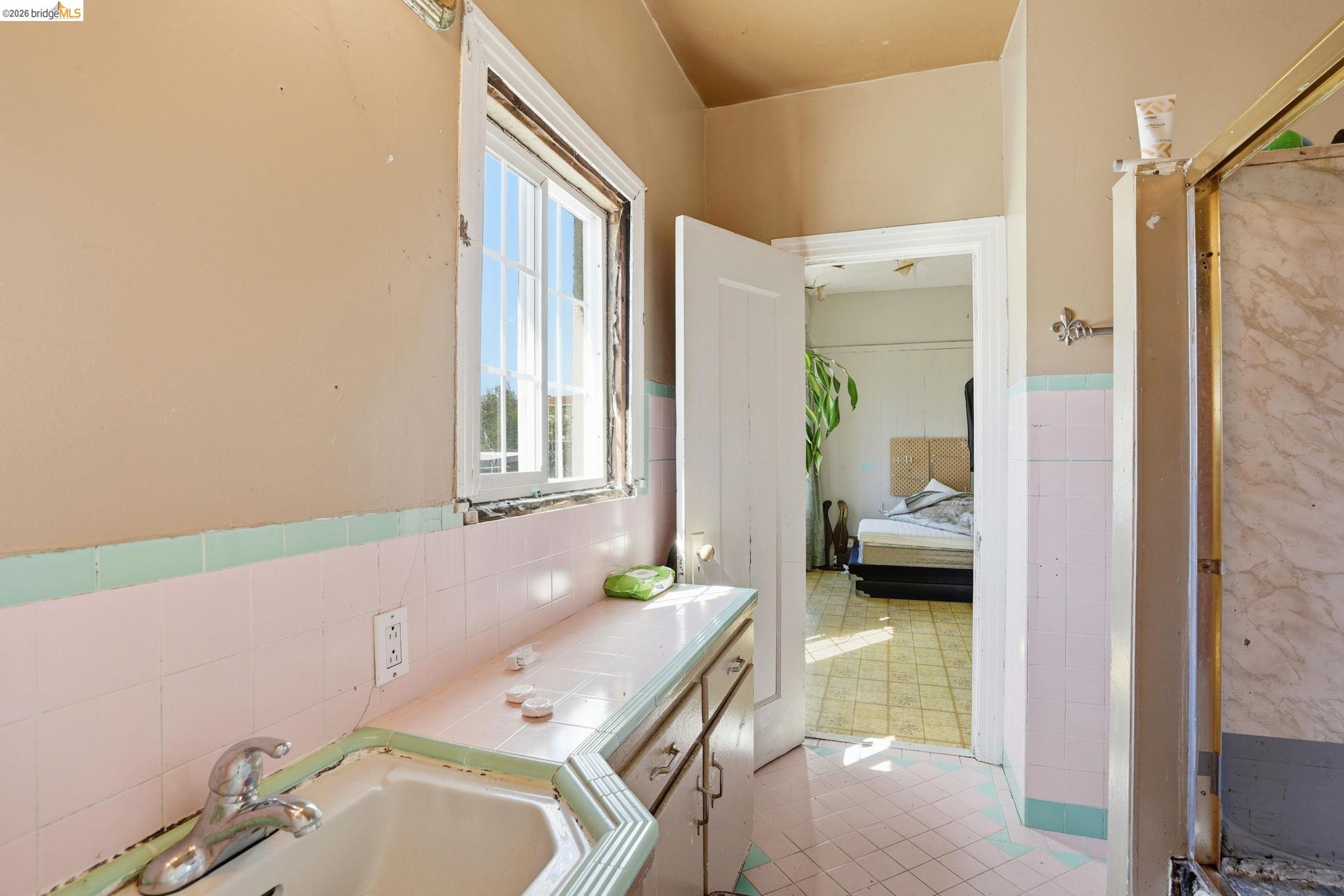 Detail Gallery Image 21 of 28 For 2015 50th Ave, Oakland,  CA 94601 - 3 Beds | 2 Baths