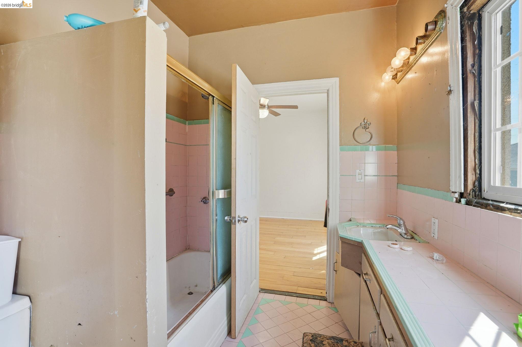 Detail Gallery Image 22 of 28 For 2015 50th Ave, Oakland,  CA 94601 - 3 Beds | 2 Baths