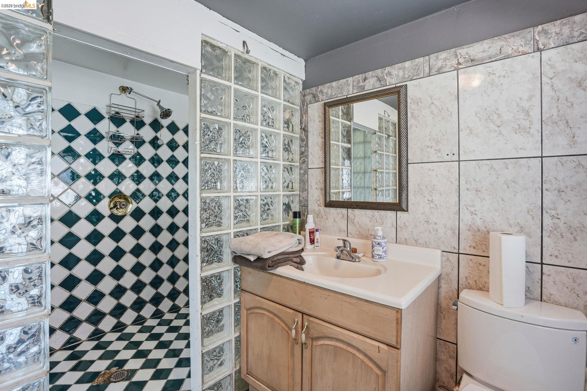 Detail Gallery Image 23 of 28 For 2015 50th Ave, Oakland,  CA 94601 - 3 Beds | 2 Baths