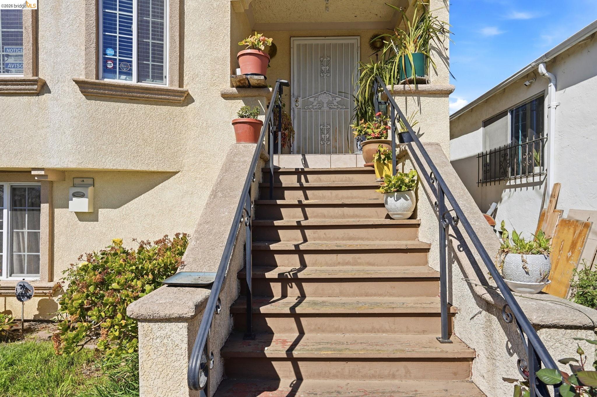 Detail Gallery Image 5 of 28 For 2015 50th Ave, Oakland,  CA 94601 - 3 Beds | 2 Baths
