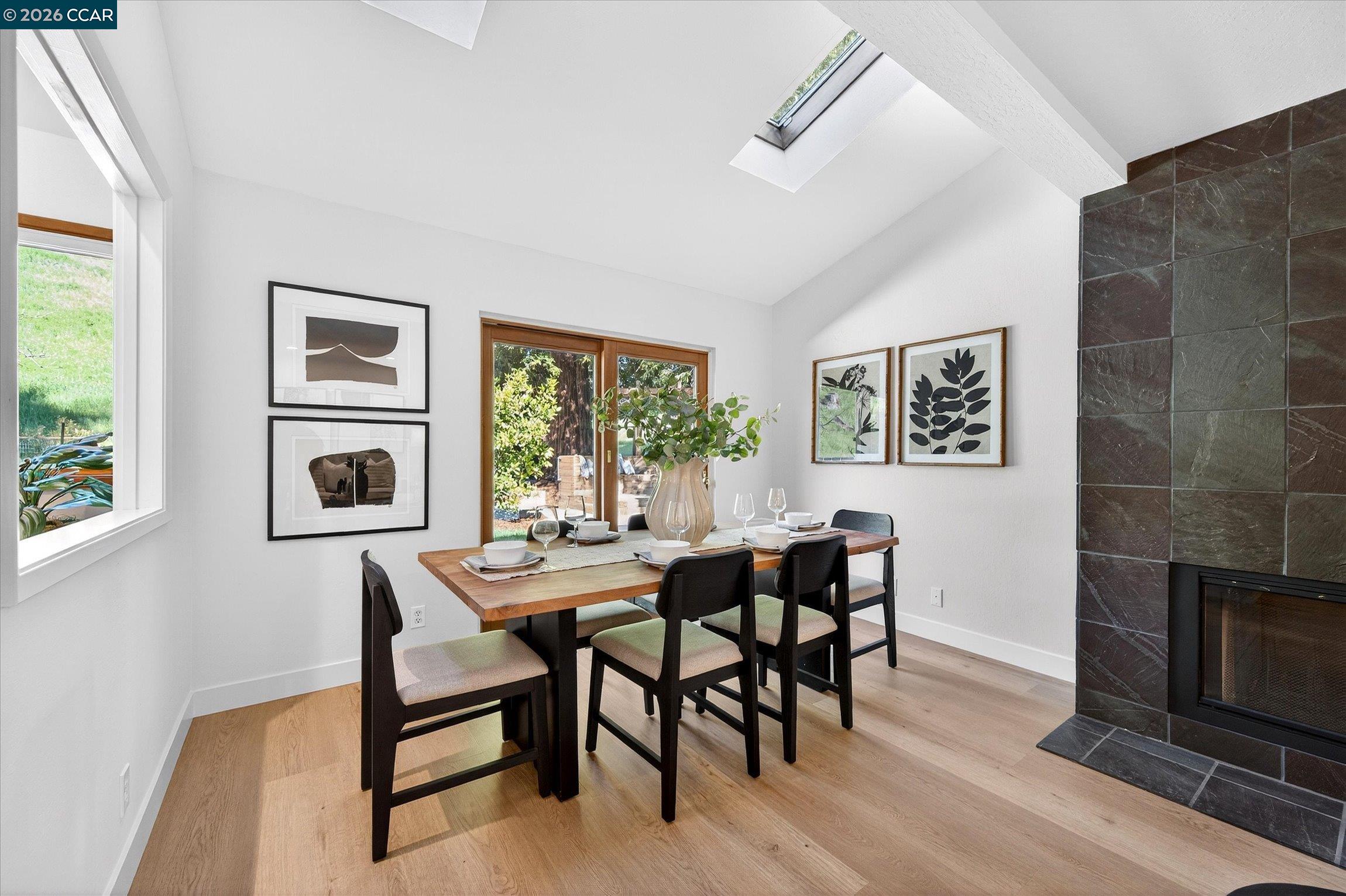 Detail Gallery Image 11 of 55 For 1950 Whitecliff Ct, Walnut Creek,  CA 94596 - 5 Beds | 4 Baths