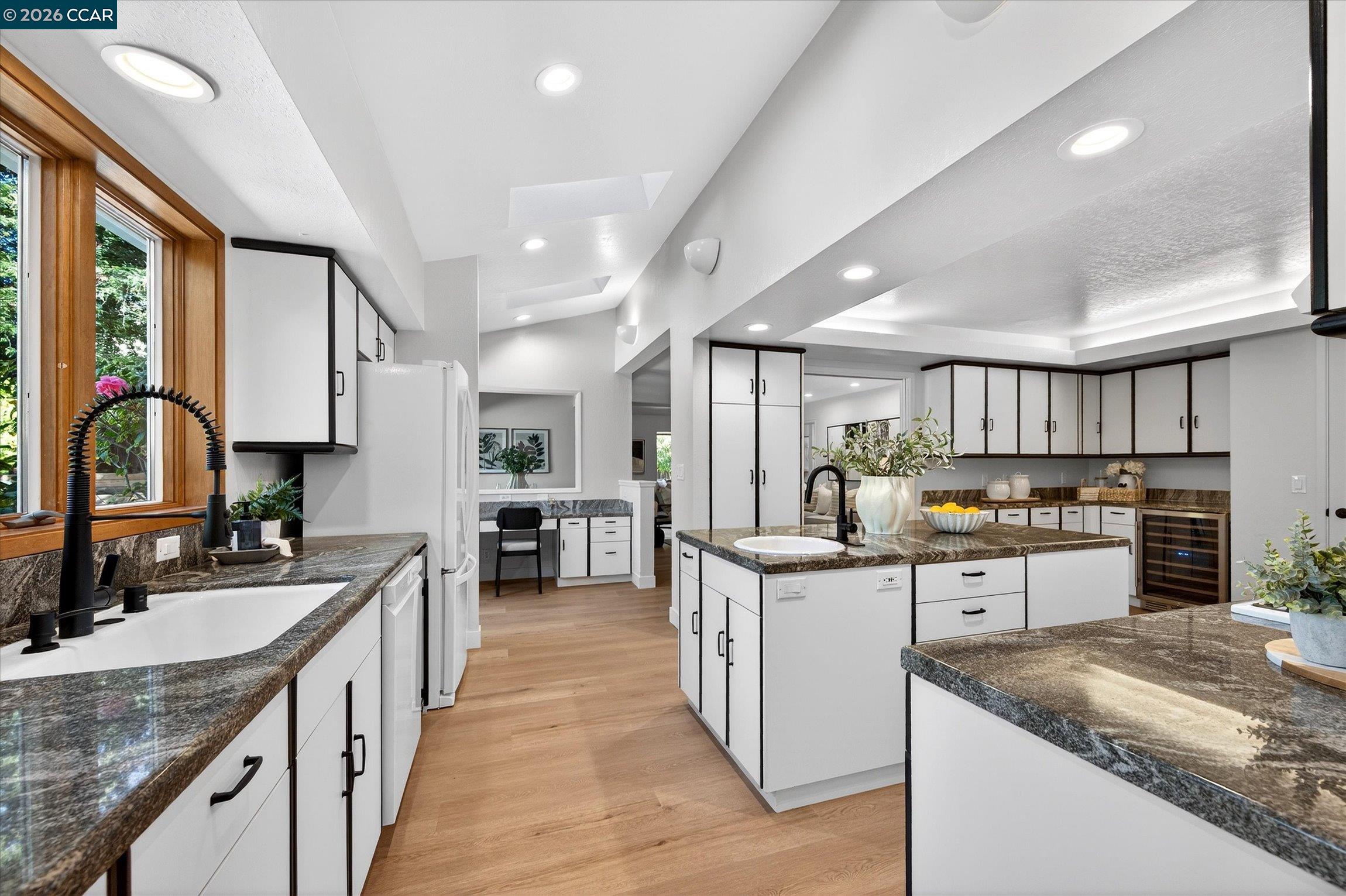 Detail Gallery Image 13 of 55 For 1950 Whitecliff Ct, Walnut Creek,  CA 94596 - 5 Beds | 4 Baths