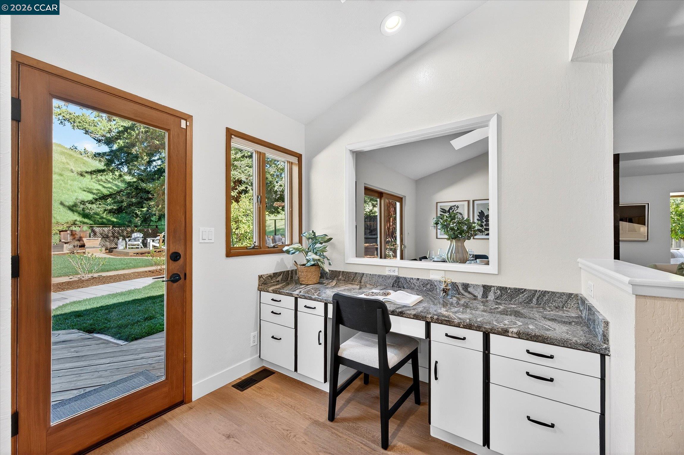 Detail Gallery Image 14 of 55 For 1950 Whitecliff Ct, Walnut Creek,  CA 94596 - 5 Beds | 4 Baths