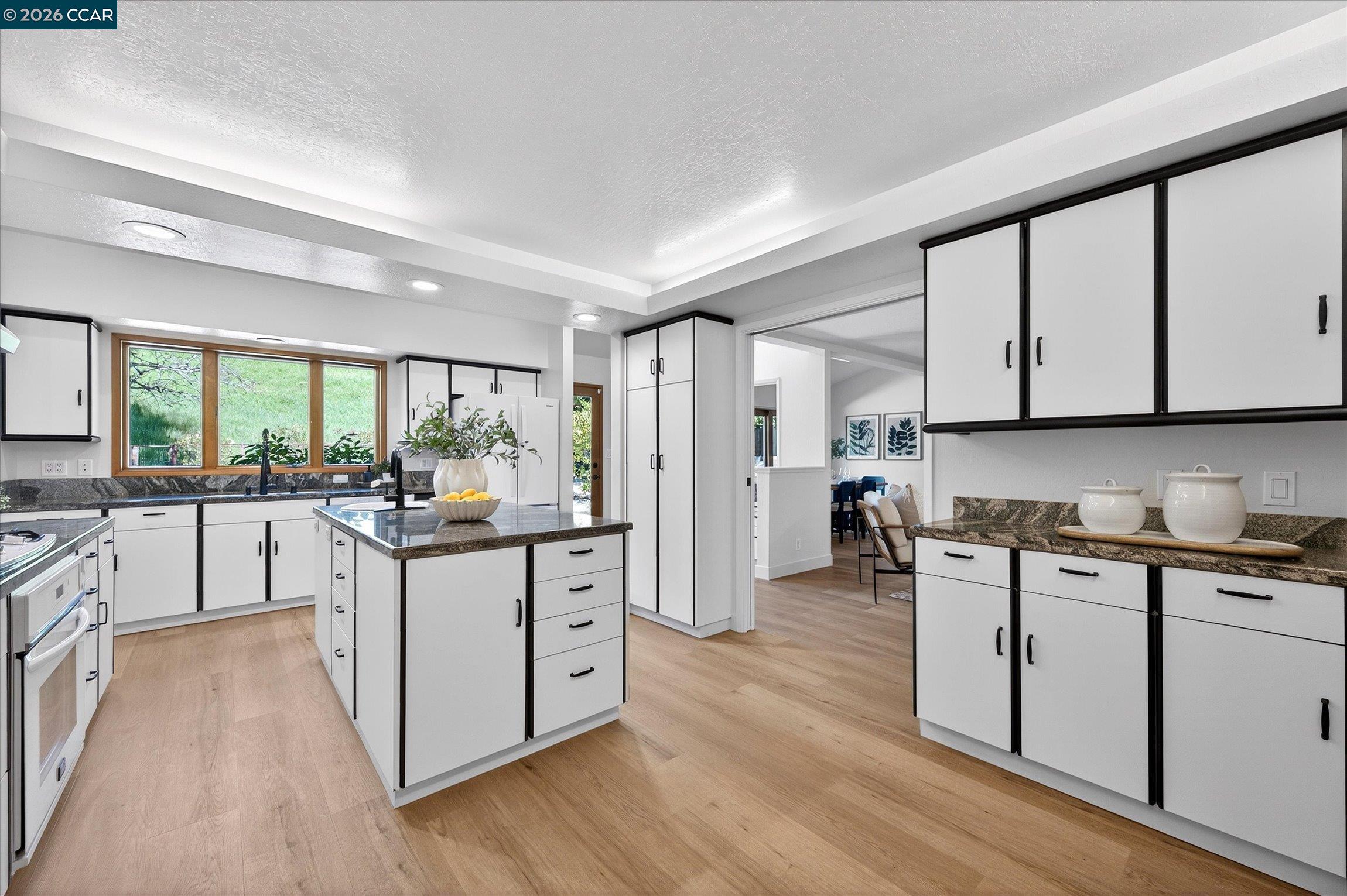 Detail Gallery Image 15 of 55 For 1950 Whitecliff Ct, Walnut Creek,  CA 94596 - 5 Beds | 4 Baths