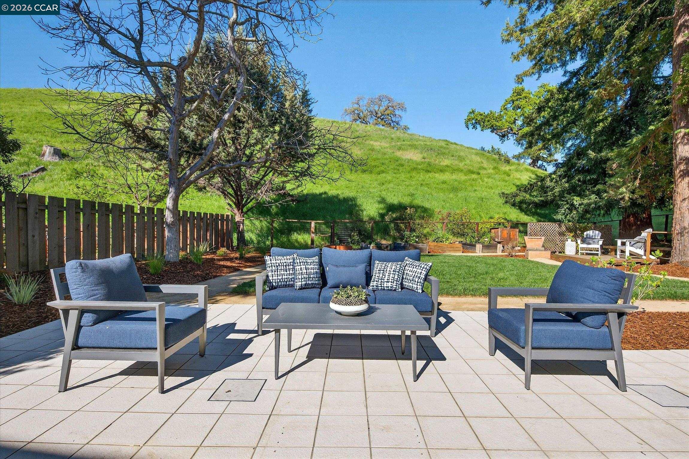 Detail Gallery Image 3 of 55 For 1950 Whitecliff Ct, Walnut Creek,  CA 94596 - 5 Beds | 4 Baths