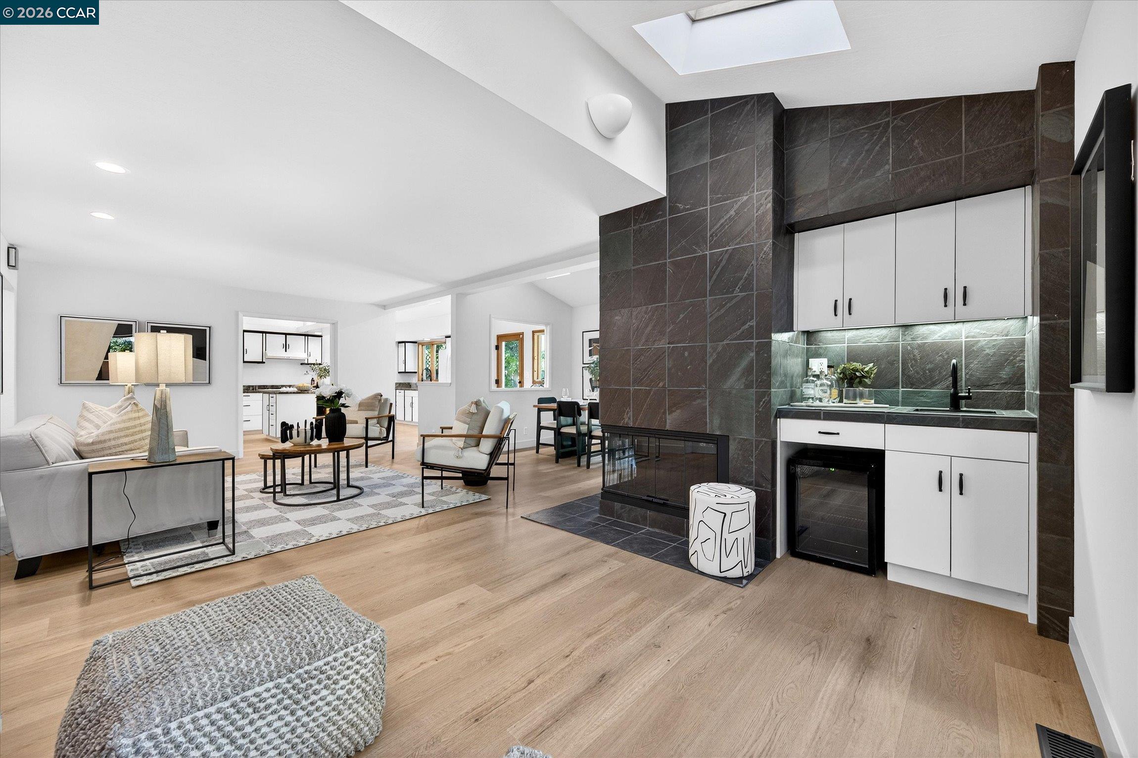 Detail Gallery Image 10 of 55 For 1950 Whitecliff Ct, Walnut Creek,  CA 94596 - 5 Beds | 4 Baths