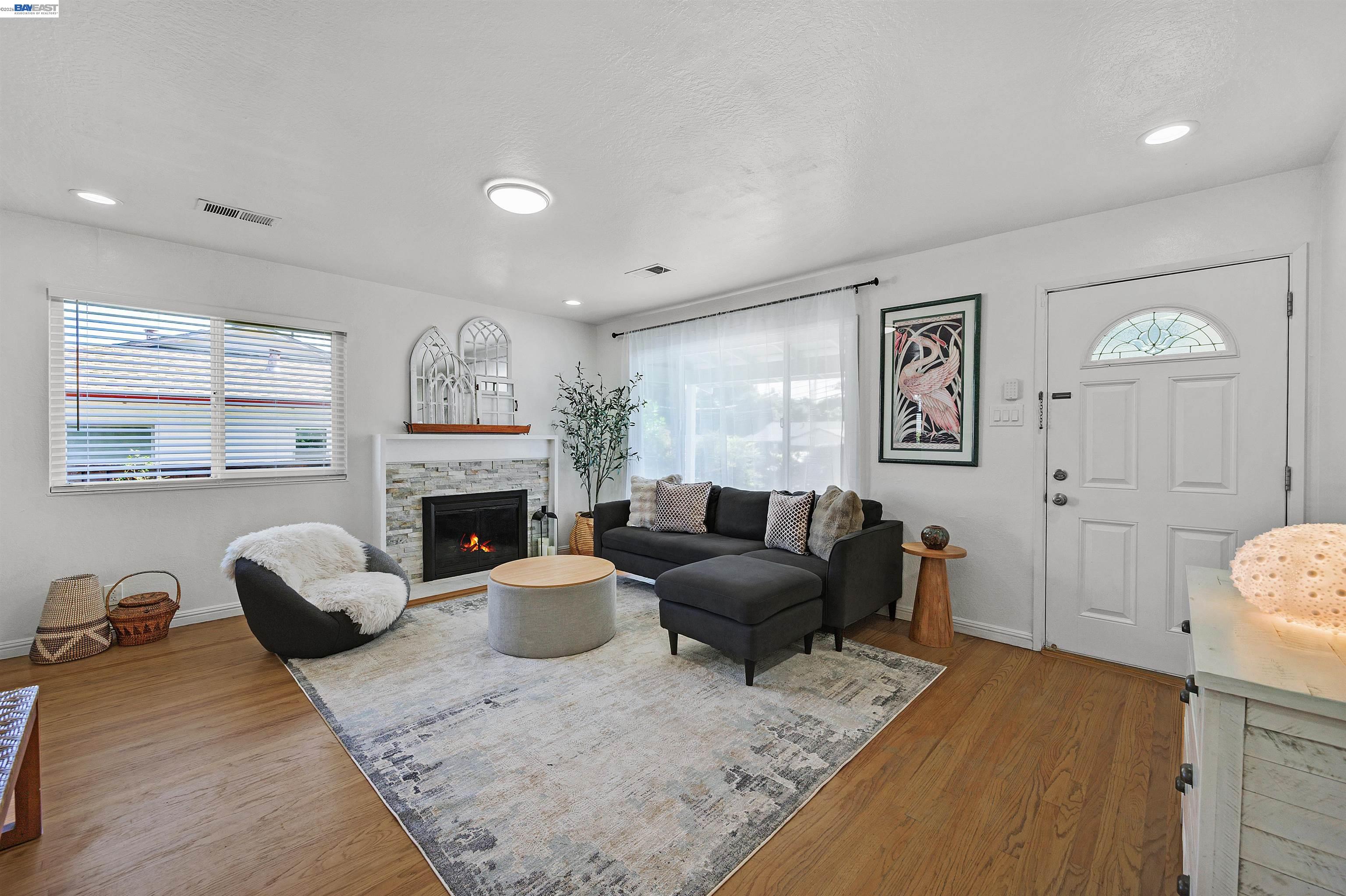 Detail Gallery Image 5 of 37 For 2343 Galway Rd, San Pablo,  CA 94806 - 3 Beds | 2 Baths