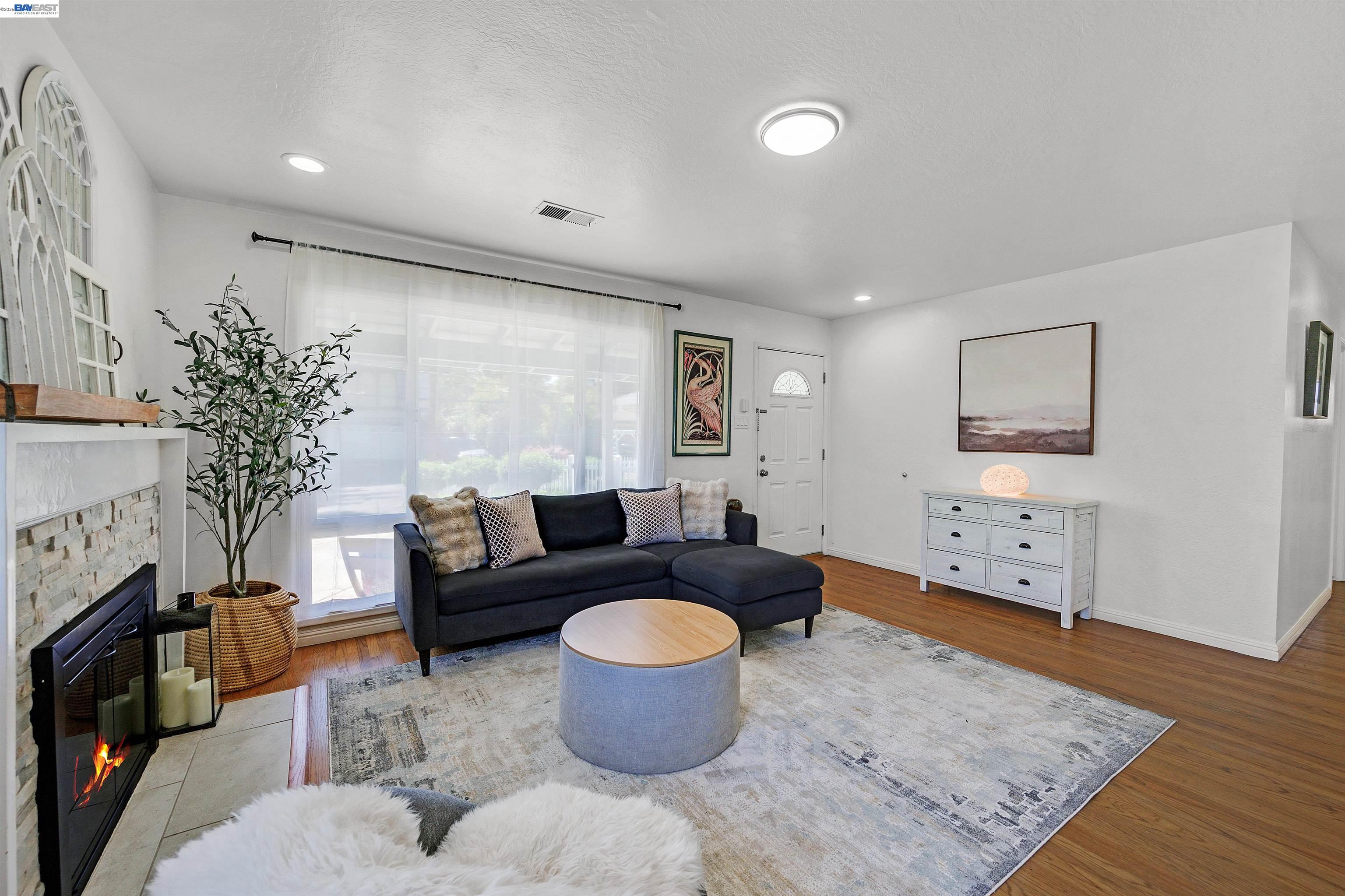 Detail Gallery Image 7 of 37 For 2343 Galway Rd, San Pablo,  CA 94806 - 3 Beds | 2 Baths