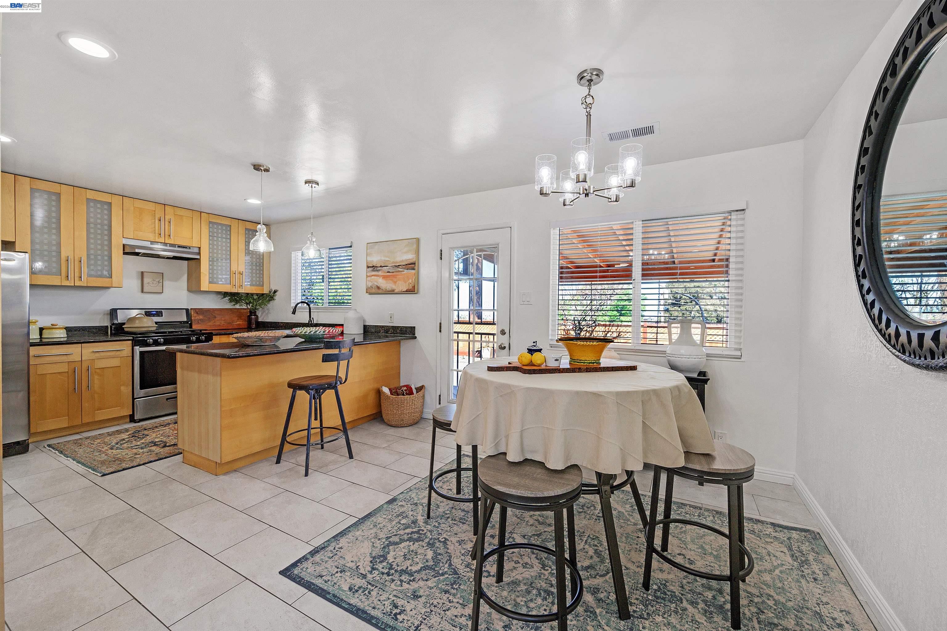 Detail Gallery Image 9 of 37 For 2343 Galway Rd, San Pablo,  CA 94806 - 3 Beds | 2 Baths