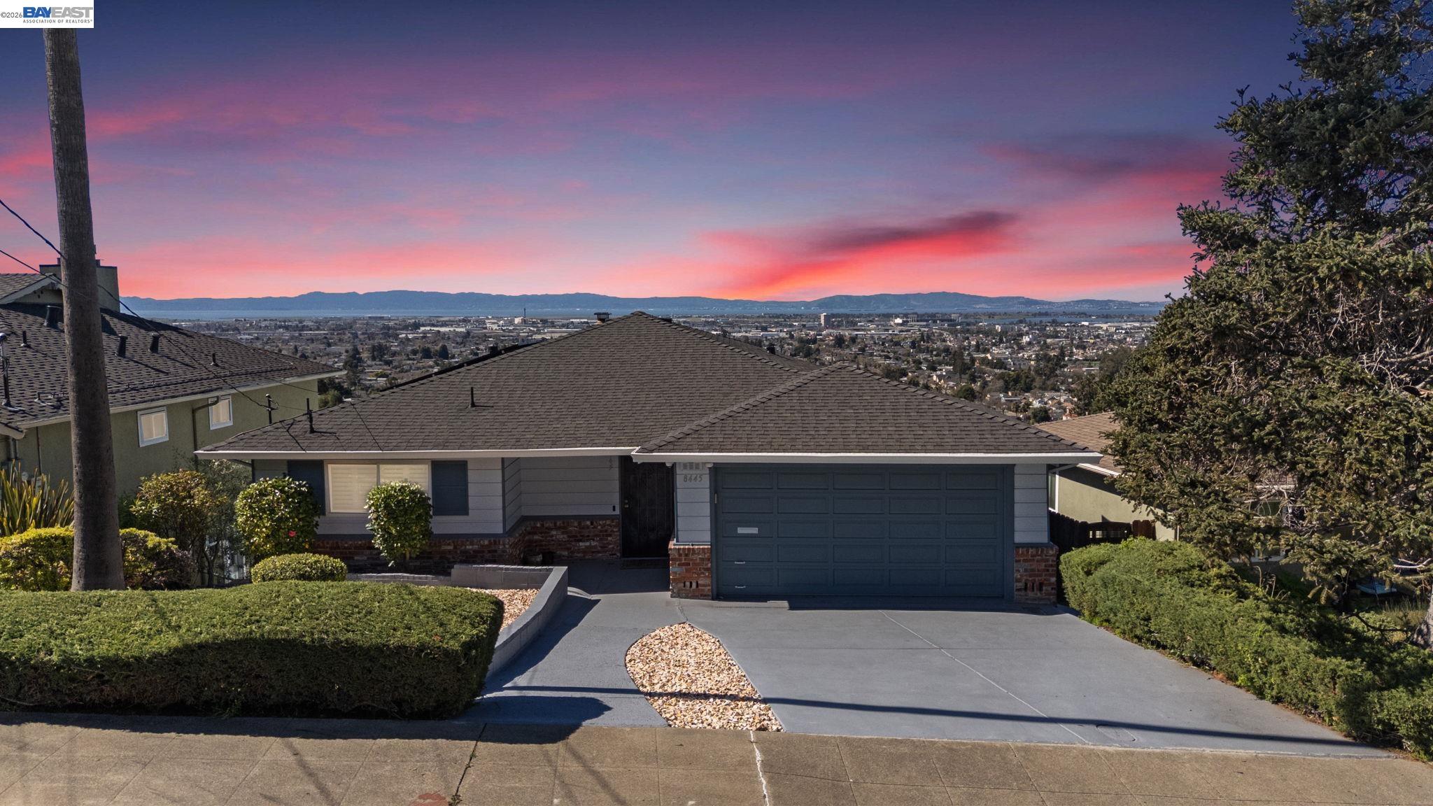 Detail Gallery Image 2 of 36 For 8445 Aster Ave, Oakland,  CA 94605 - 3 Beds | 1/1 Baths