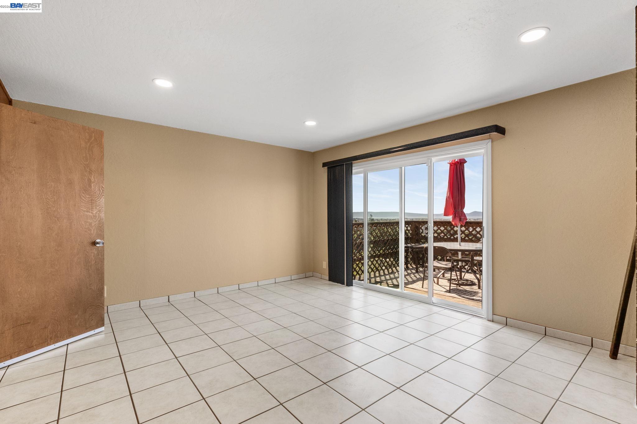 Detail Gallery Image 21 of 36 For 8445 Aster Ave, Oakland,  CA 94605 - 3 Beds | 1/1 Baths