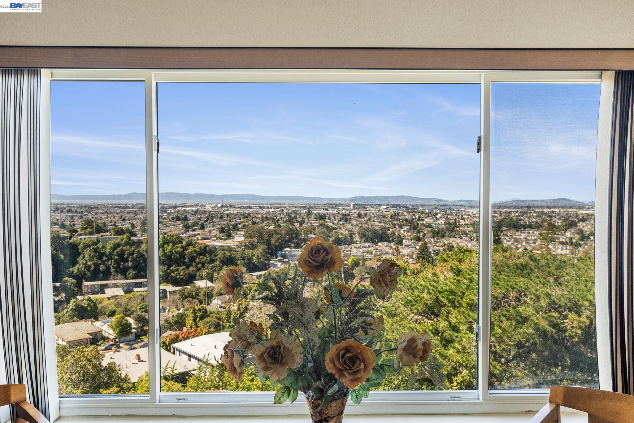 Detail Gallery Image 6 of 36 For 8445 Aster Ave, Oakland,  CA 94605 - 3 Beds | 1/1 Baths