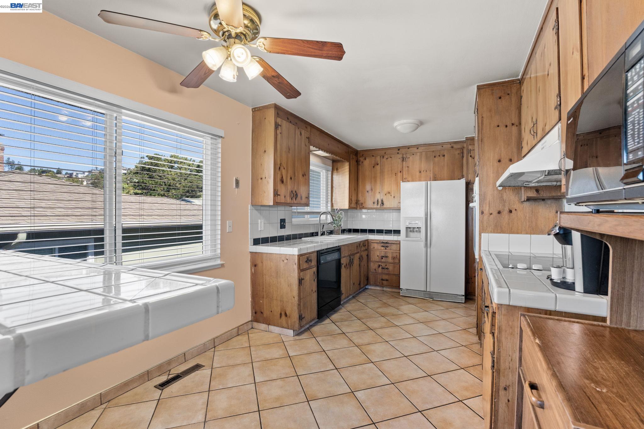 Detail Gallery Image 10 of 36 For 8445 Aster Ave, Oakland,  CA 94605 - 3 Beds | 1/1 Baths