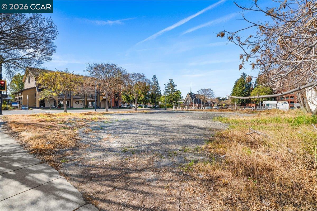 Detail Gallery Image 7 of 8 For 2383 Salvio St, Concord,  CA 94520 - – Beds | – Baths