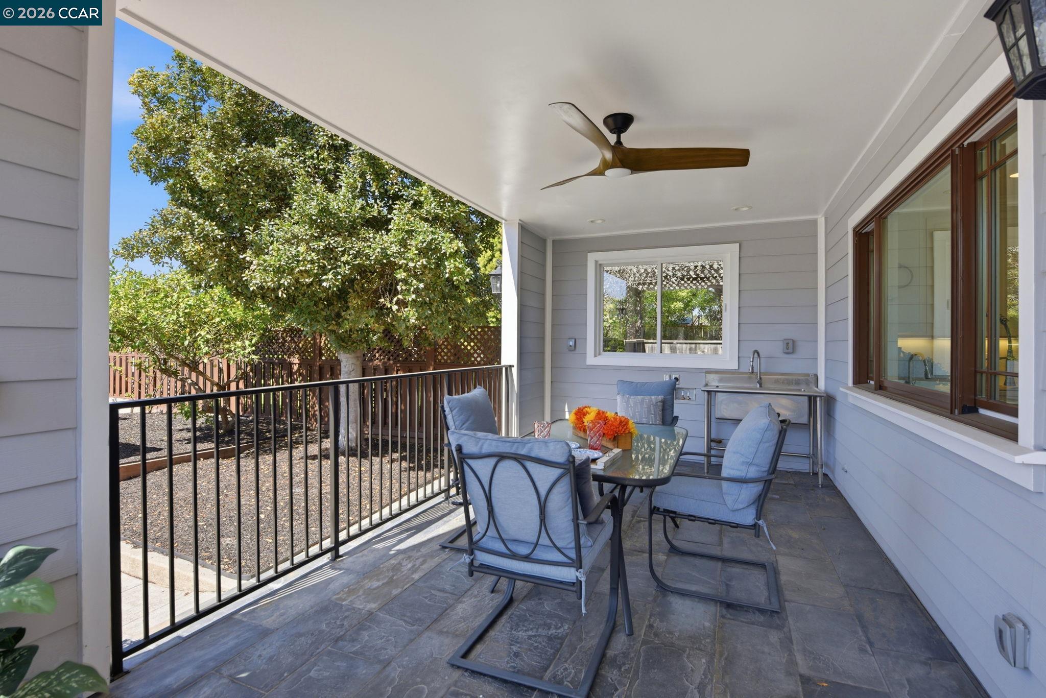 Detail Gallery Image 21 of 43 For 1036 Ramona Ave, Albany,  CA 94706-2515 - 4 Beds | 3/1 Baths