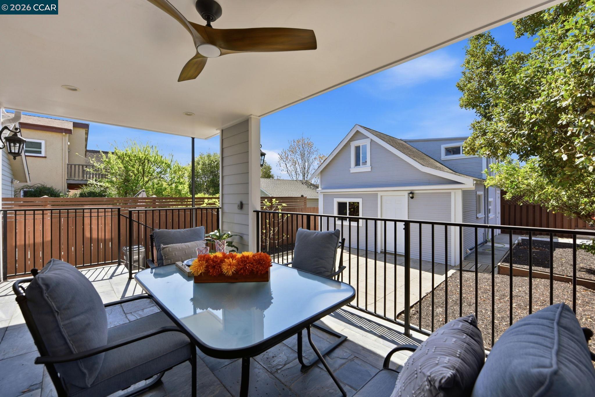 Detail Gallery Image 22 of 43 For 1036 Ramona Ave, Albany,  CA 94706-2515 - 4 Beds | 3/1 Baths