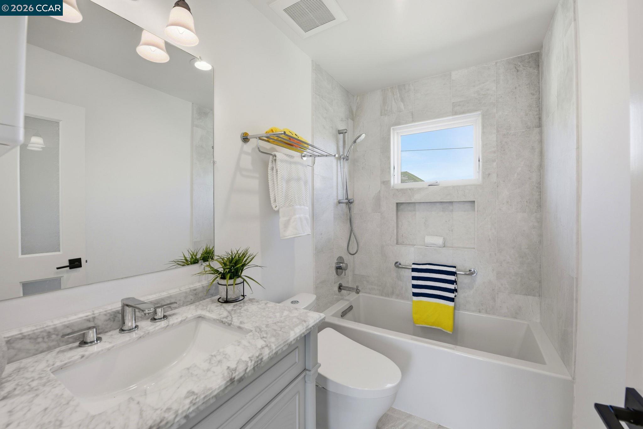 Detail Gallery Image 35 of 43 For 1036 Ramona Ave, Albany,  CA 94706-2515 - 4 Beds | 3/1 Baths