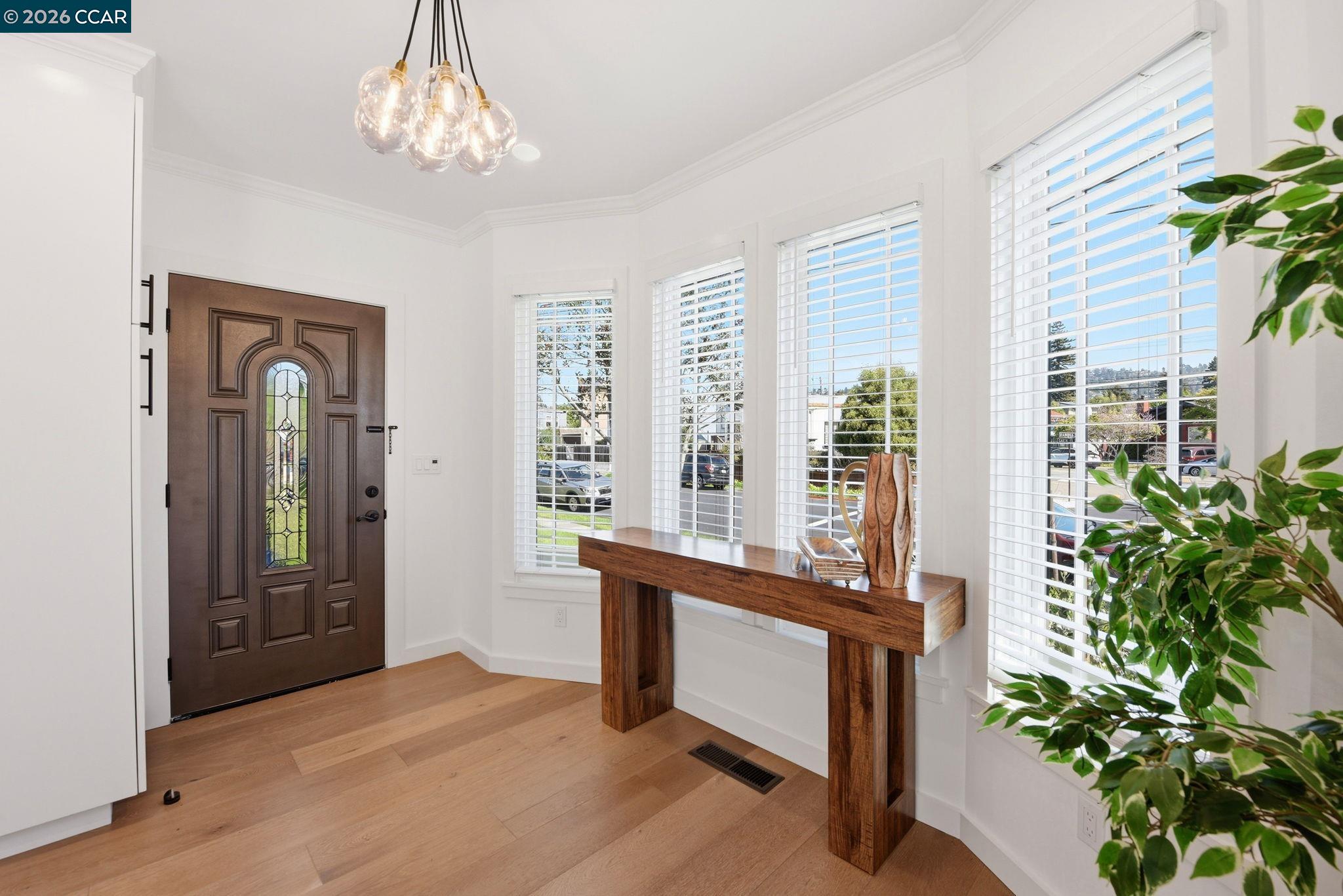 Detail Gallery Image 6 of 43 For 1036 Ramona Ave, Albany,  CA 94706-2515 - 4 Beds | 3/1 Baths