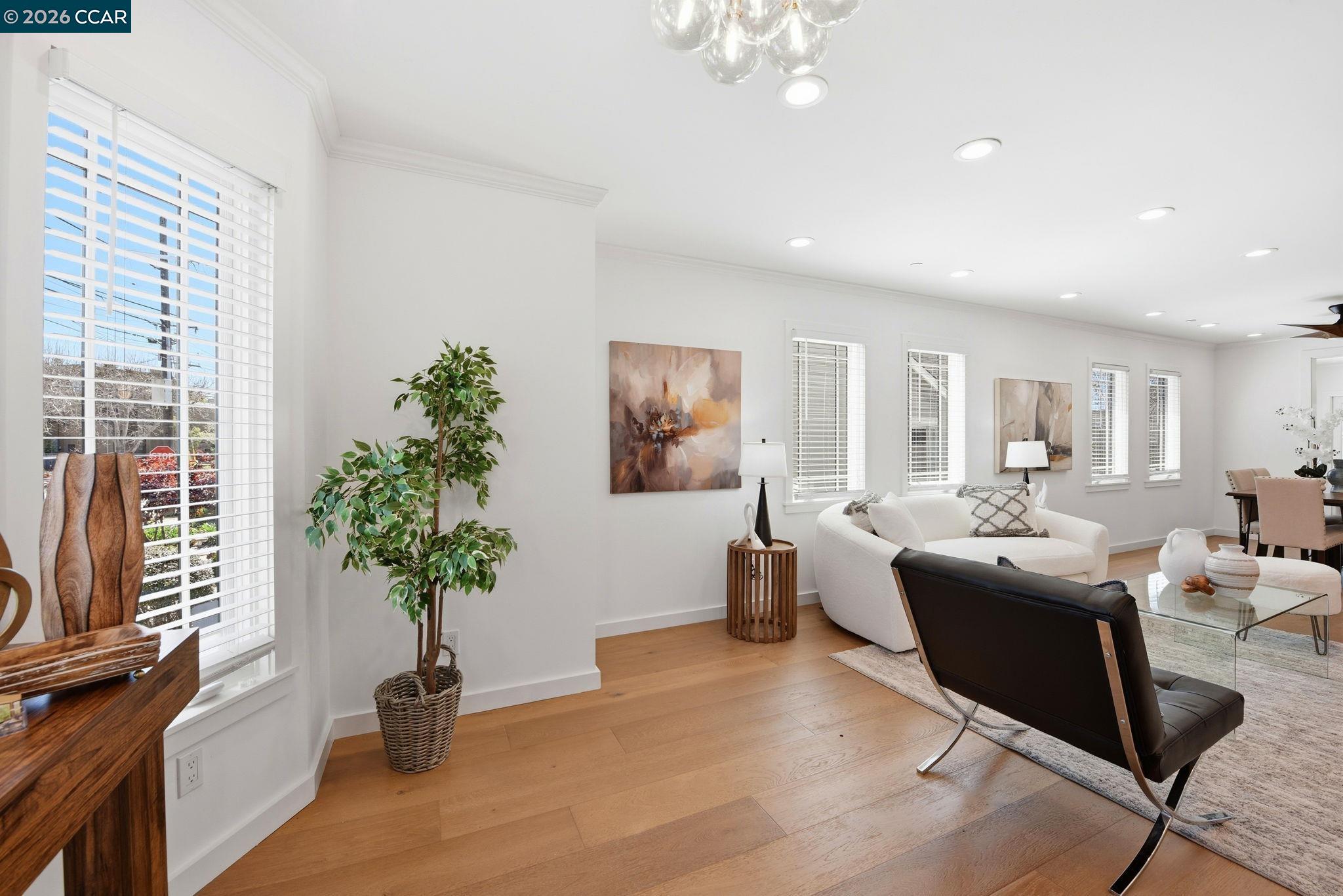 Detail Gallery Image 7 of 43 For 1036 Ramona Ave, Albany,  CA 94706-2515 - 4 Beds | 3/1 Baths