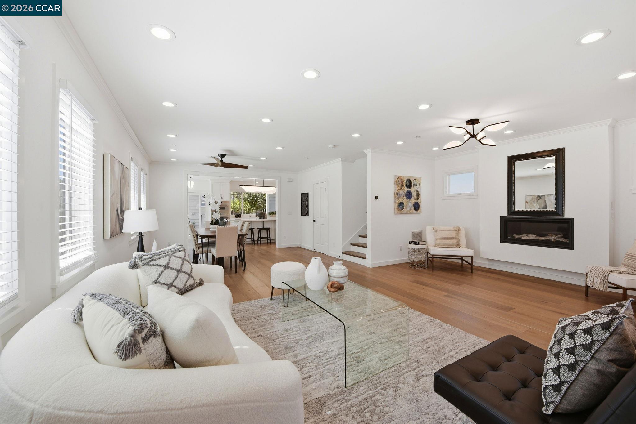 Detail Gallery Image 9 of 43 For 1036 Ramona Ave, Albany,  CA 94706-2515 - 4 Beds | 3/1 Baths