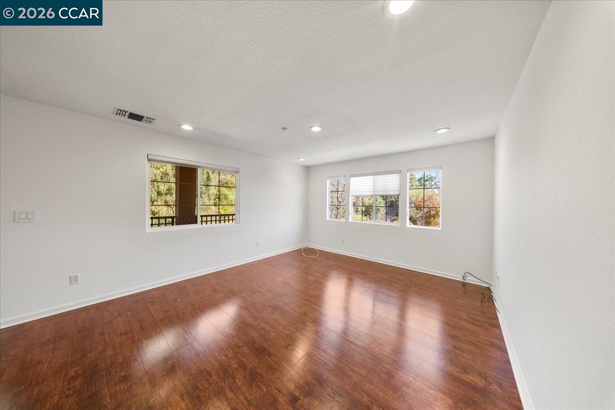 Photo #4: 41127008 Listing: Photo #4