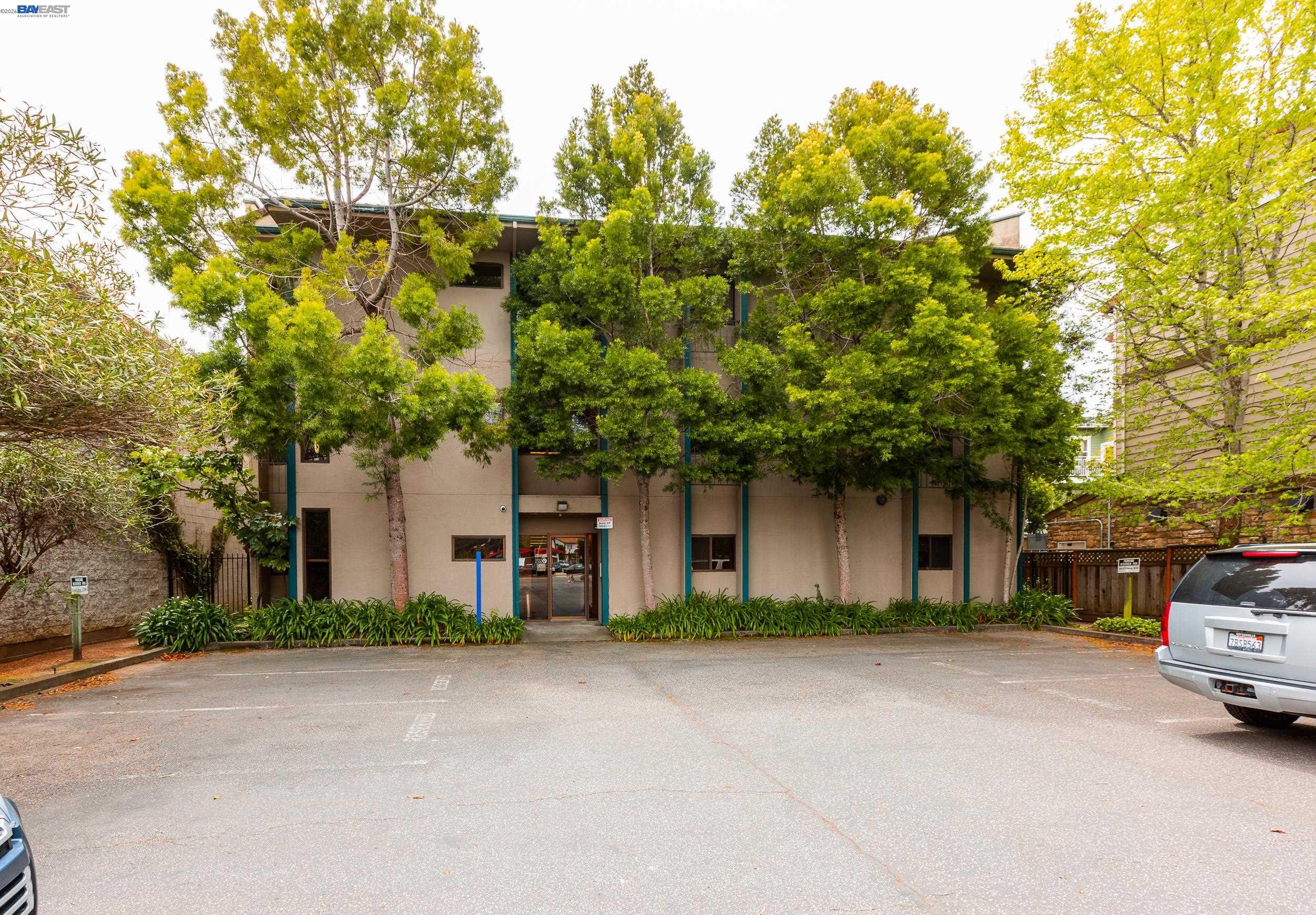 Detail Gallery Image 2 of 60 For 1610 Soquel Ave, Santa Cruz,  CA 95062 - – Beds | – Baths