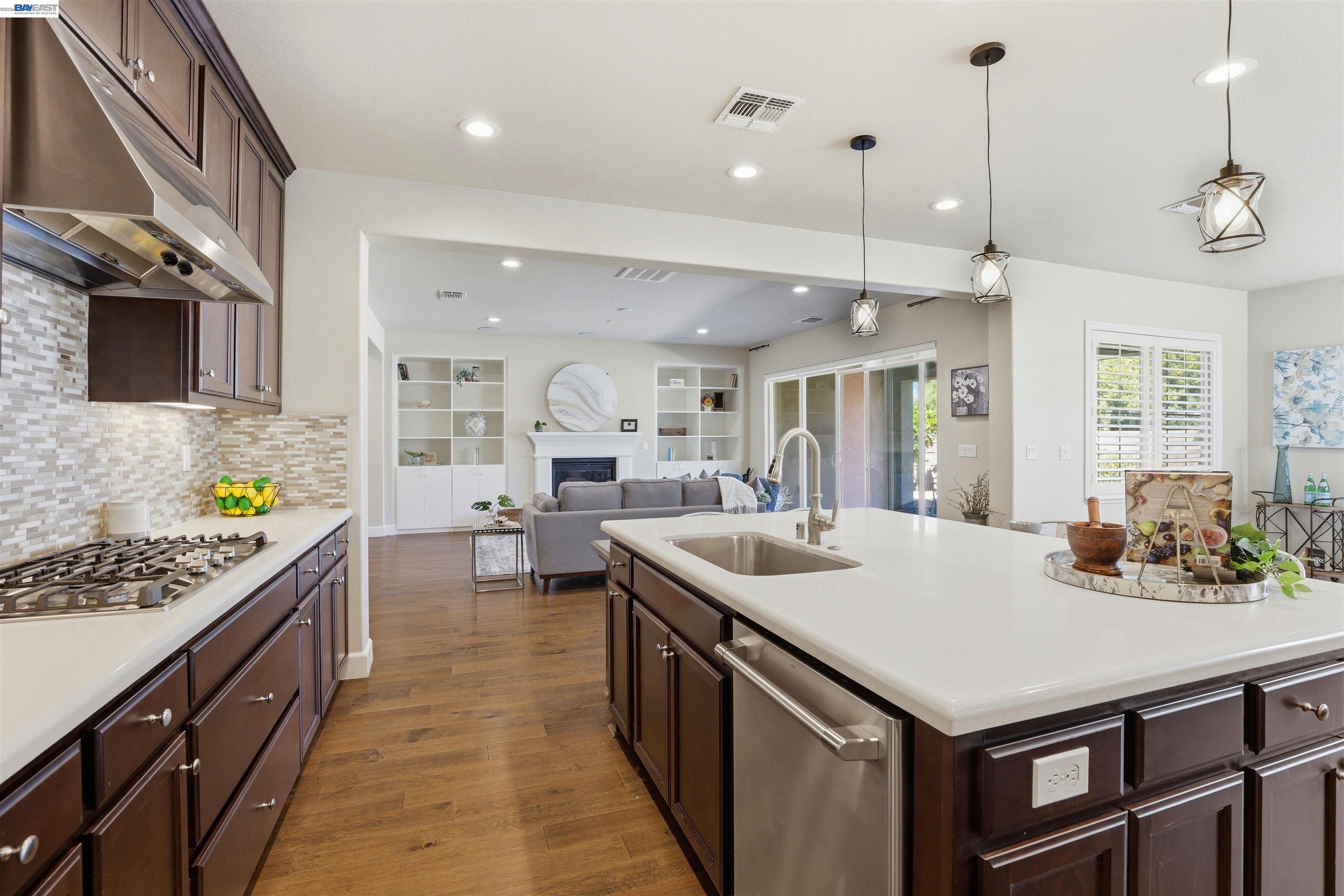 Detail Gallery Image 14 of 41 For 215 E Cara Ct, Mountain House,  CA 95391 - 3 Beds | 2/1 Baths