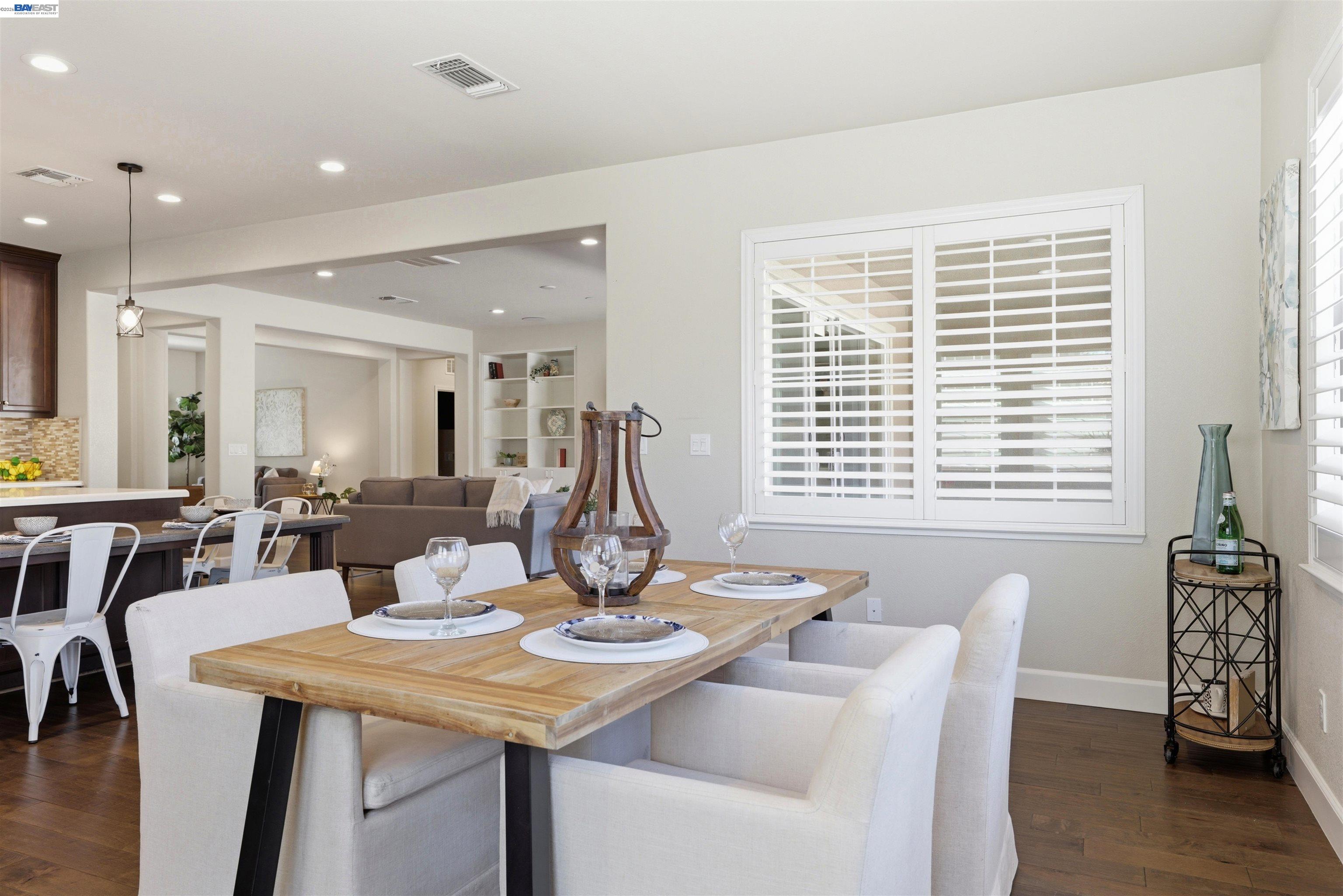 Detail Gallery Image 16 of 41 For 215 E Cara Ct, Mountain House,  CA 95391 - 3 Beds | 2/1 Baths