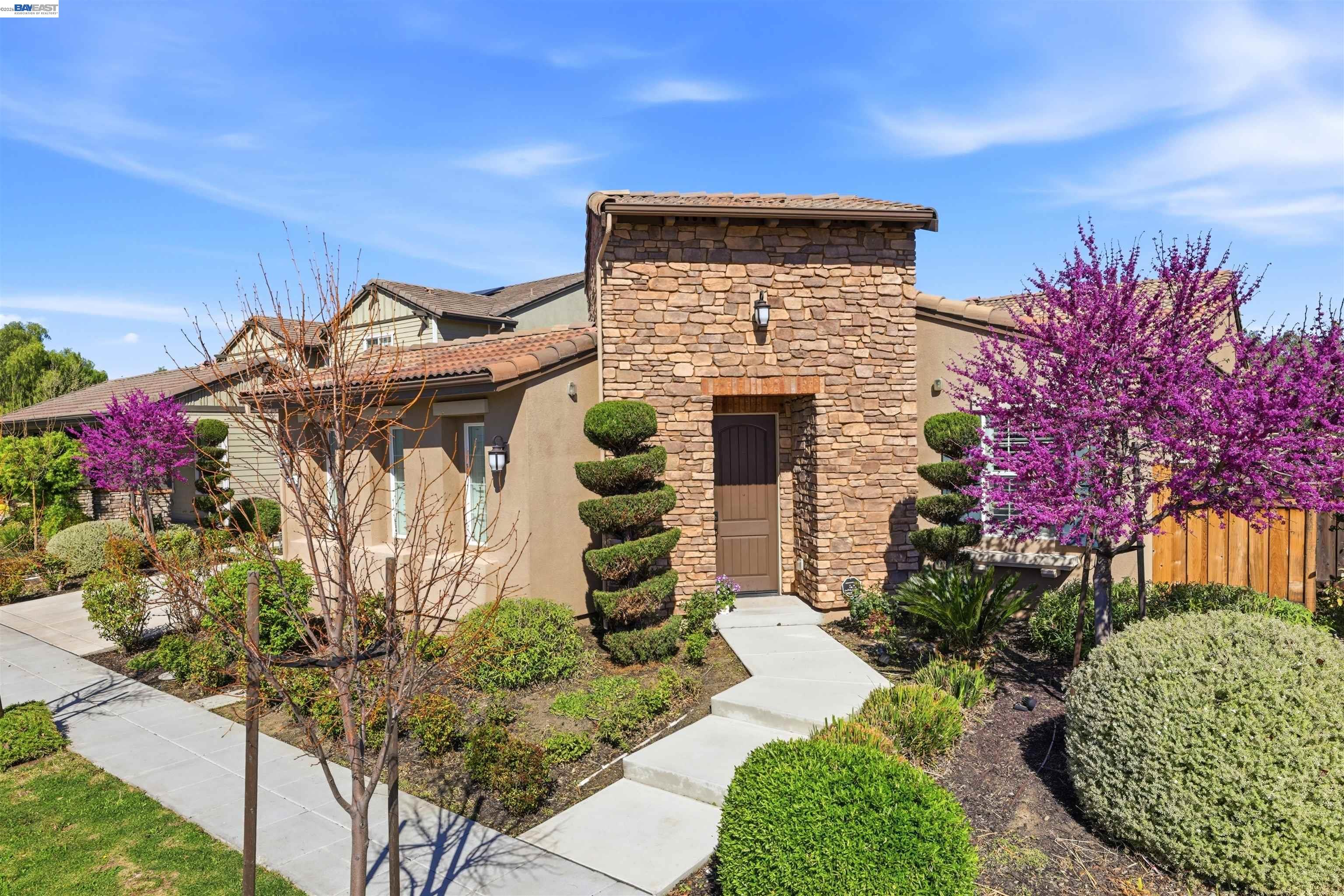 Detail Gallery Image 4 of 41 For 215 E Cara Ct, Mountain House,  CA 95391 - 3 Beds | 2/1 Baths