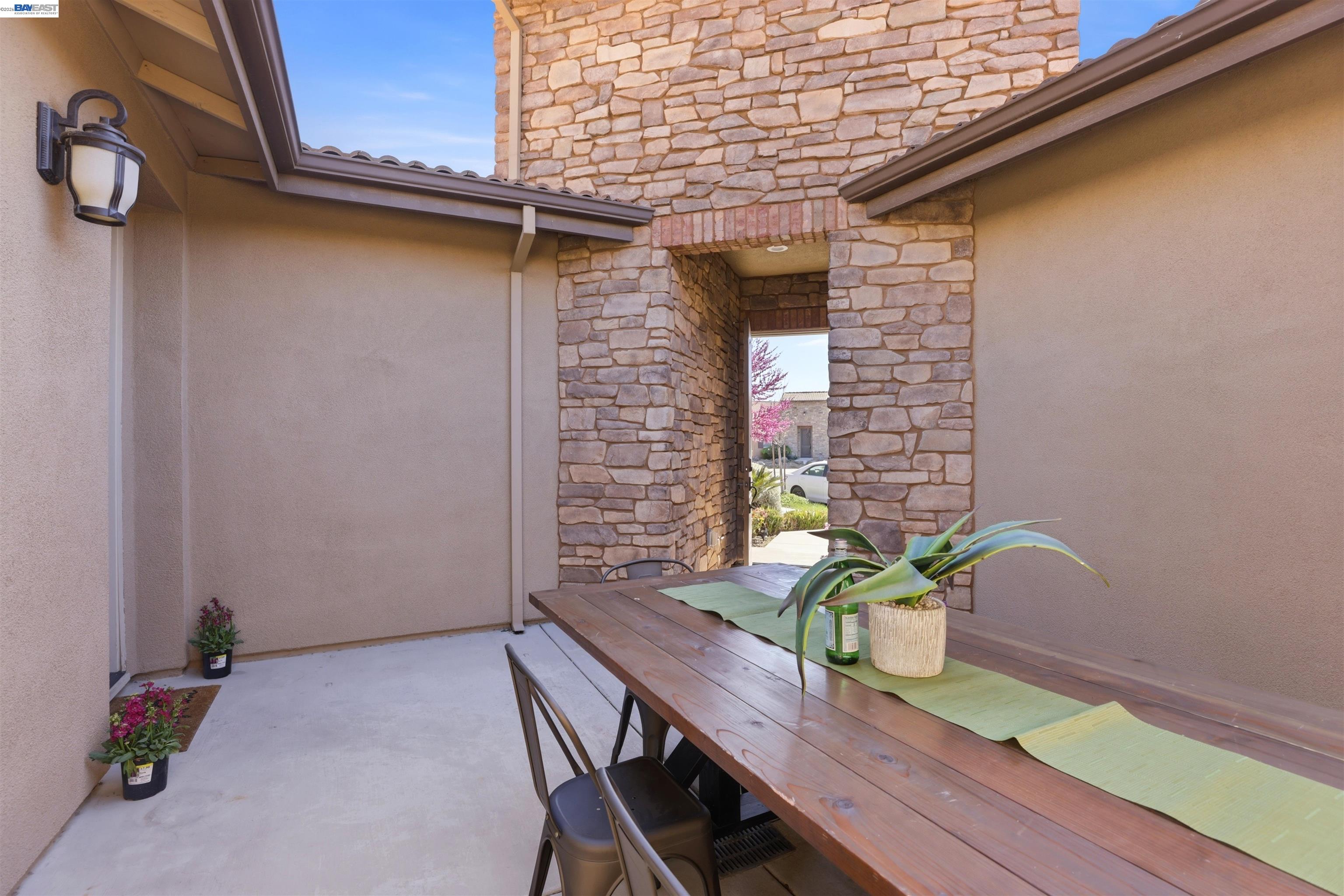 Detail Gallery Image 5 of 41 For 215 E Cara Ct, Mountain House,  CA 95391 - 3 Beds | 2/1 Baths