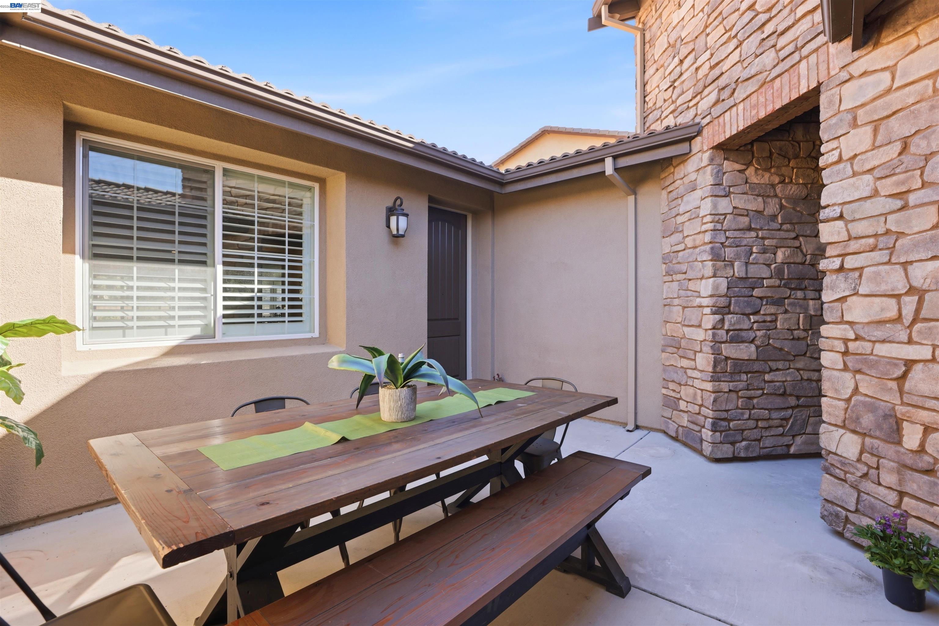 Detail Gallery Image 6 of 41 For 215 E Cara Ct, Mountain House,  CA 95391 - 3 Beds | 2/1 Baths