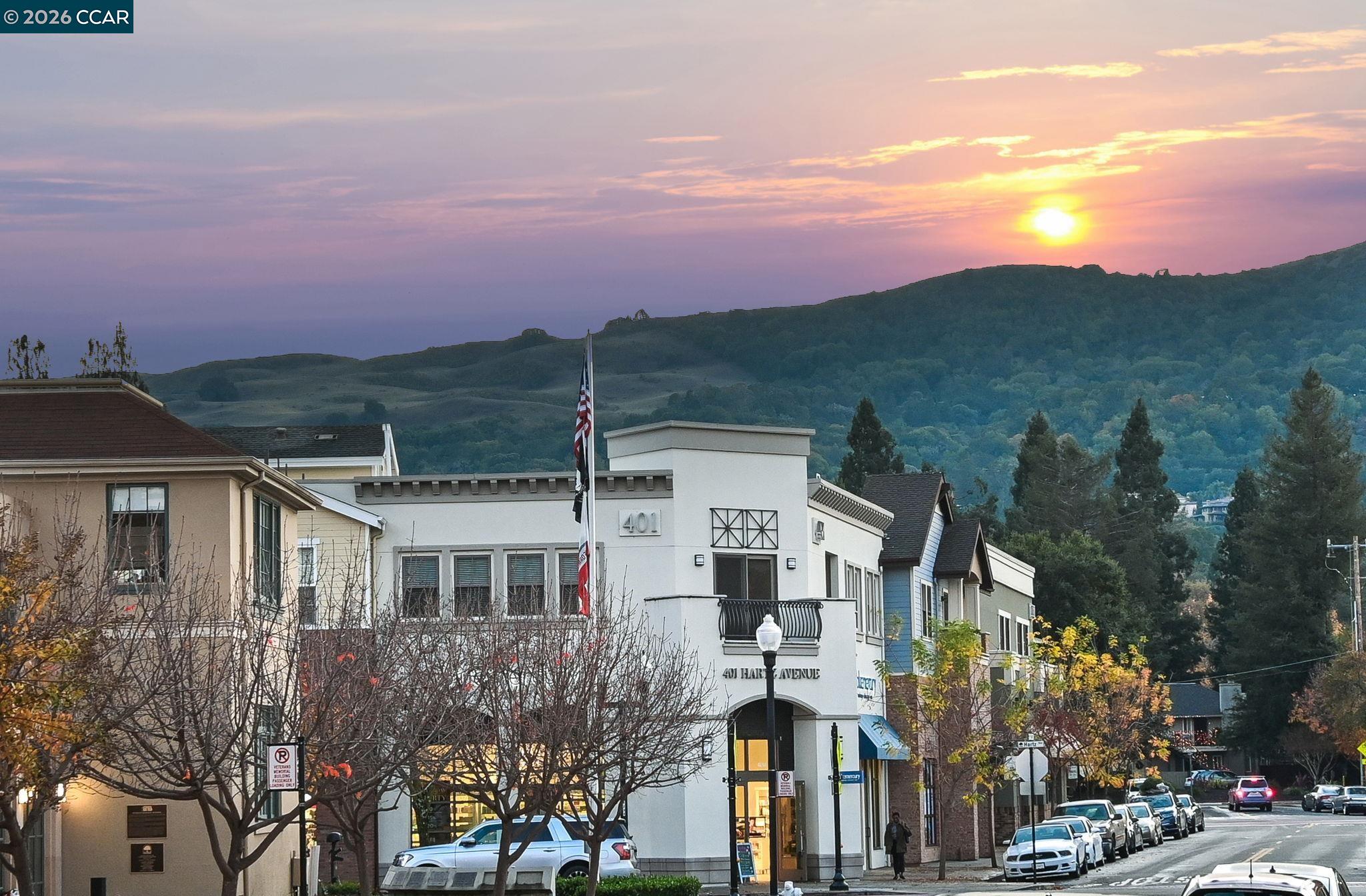 Detail Gallery Image 3 of 30 For 111 W Prospect Ave. #205,  Danville,  CA 94526 - 1 Beds | 1/1 Baths