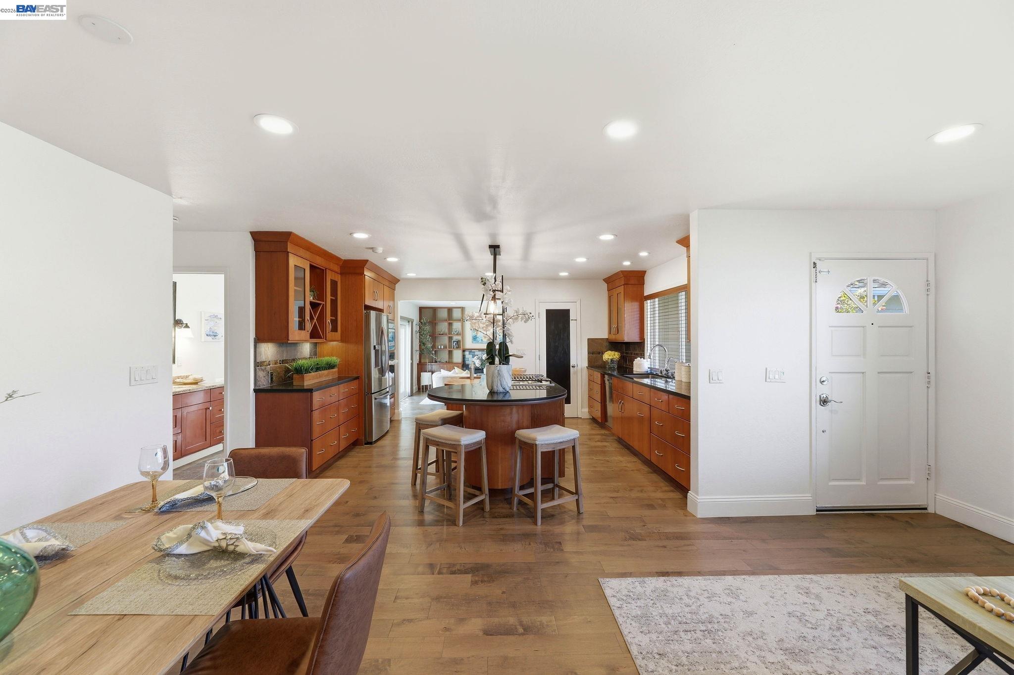 Detail Gallery Image 11 of 38 For 5494 Sharon Ln, San Jose,  CA 95124 - 3 Beds | 2 Baths