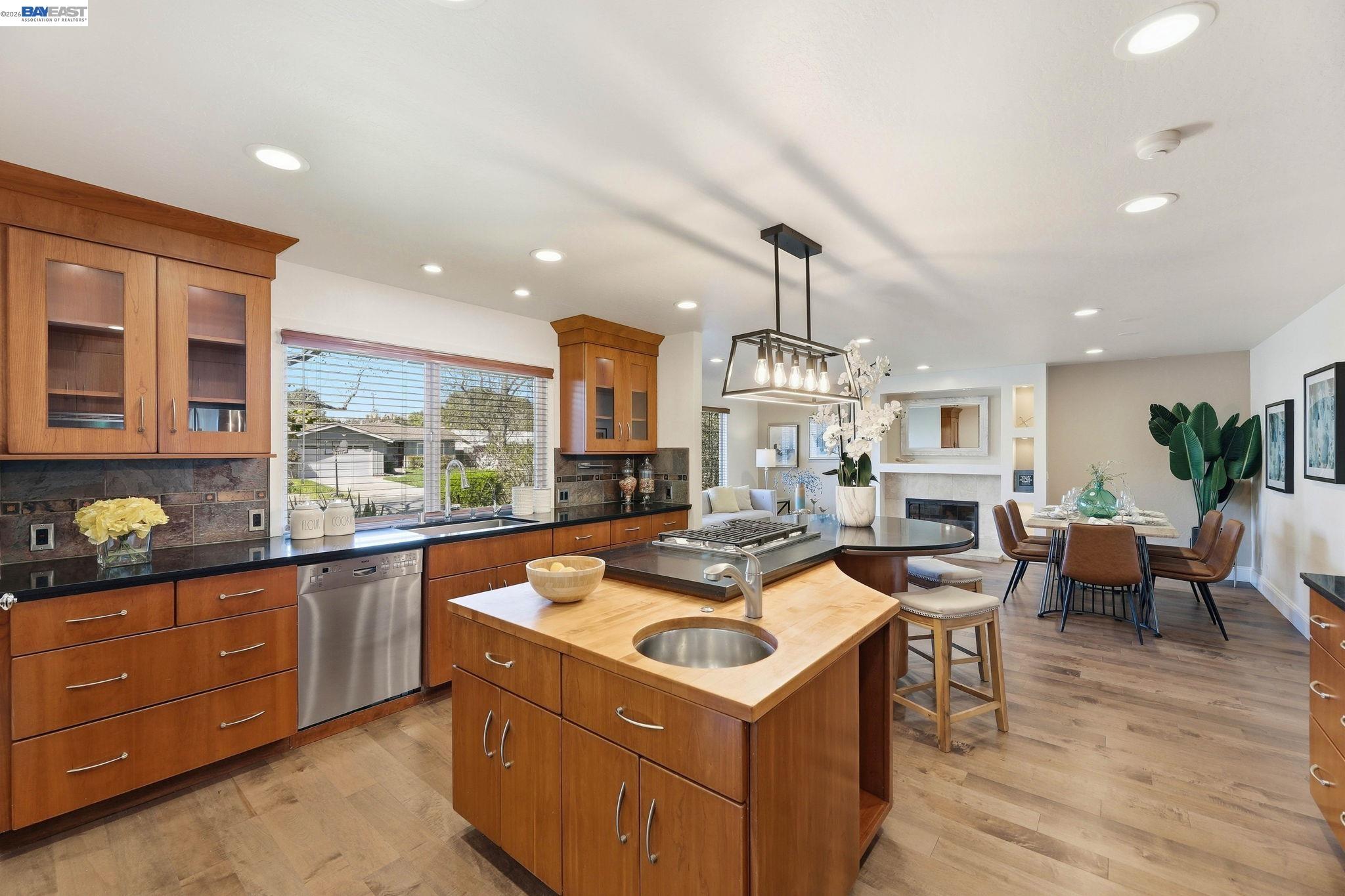 Detail Gallery Image 12 of 38 For 5494 Sharon Ln, San Jose,  CA 95124 - 3 Beds | 2 Baths